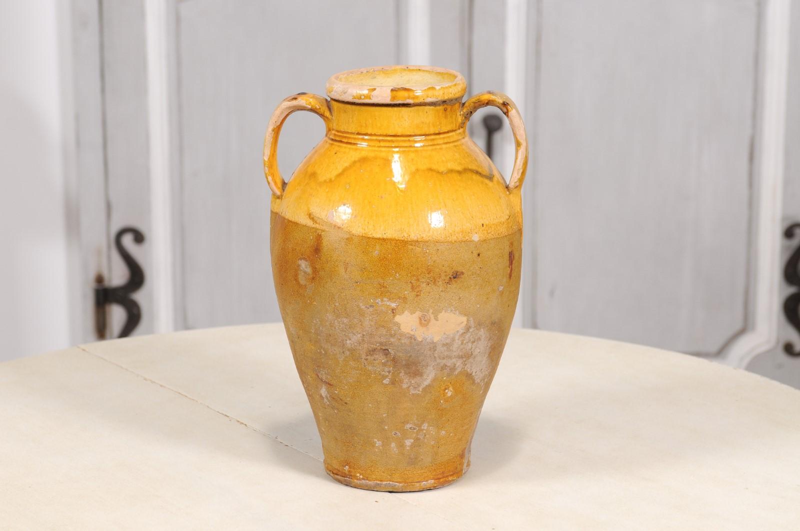 Italian Country Yellow Glazed Pot with Two Large Handles, 20th Century For Sale 6