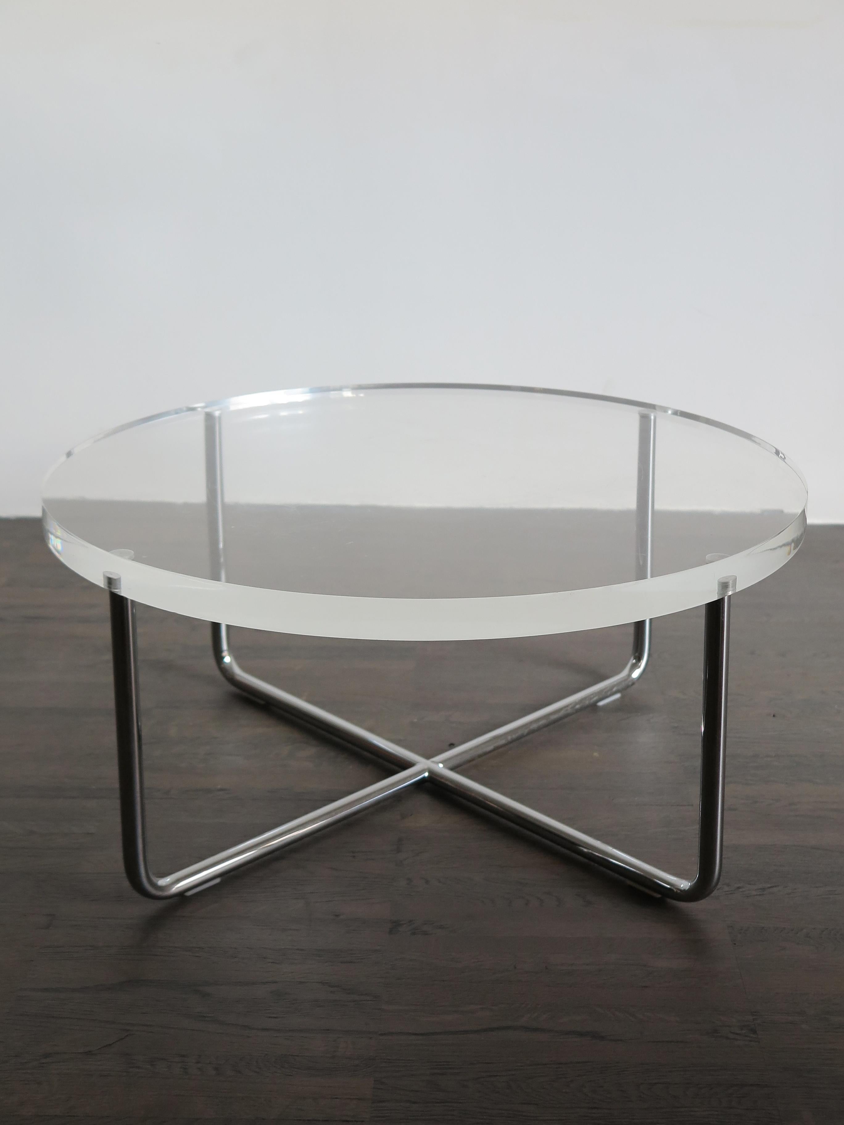 Italian Couple of Plexiglass Modern Coffee Table Produced by Minotti, 1990s 6