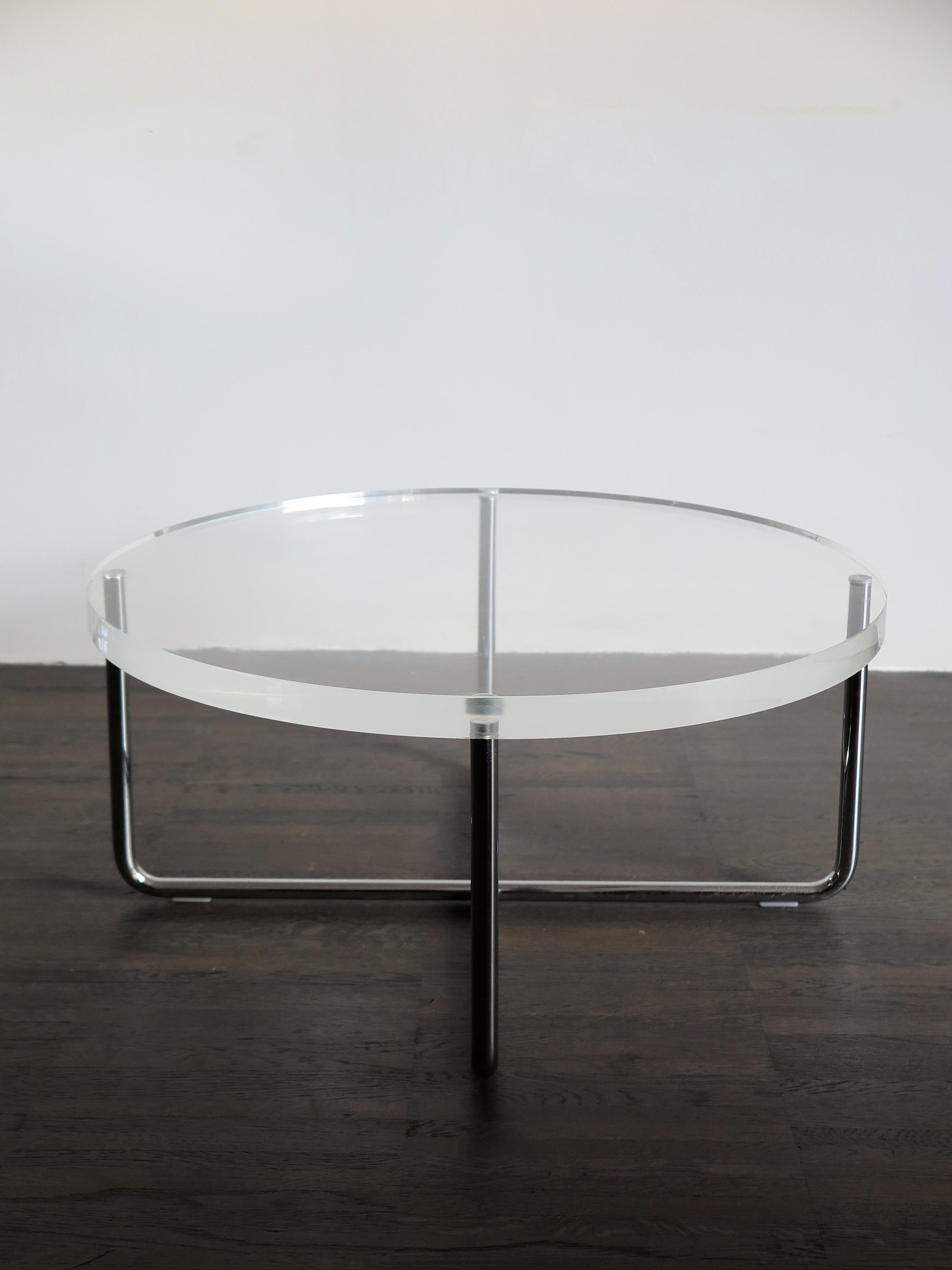 Italian Couple of Plexiglass Modern Coffee Table Produced by Minotti, 1990s 5