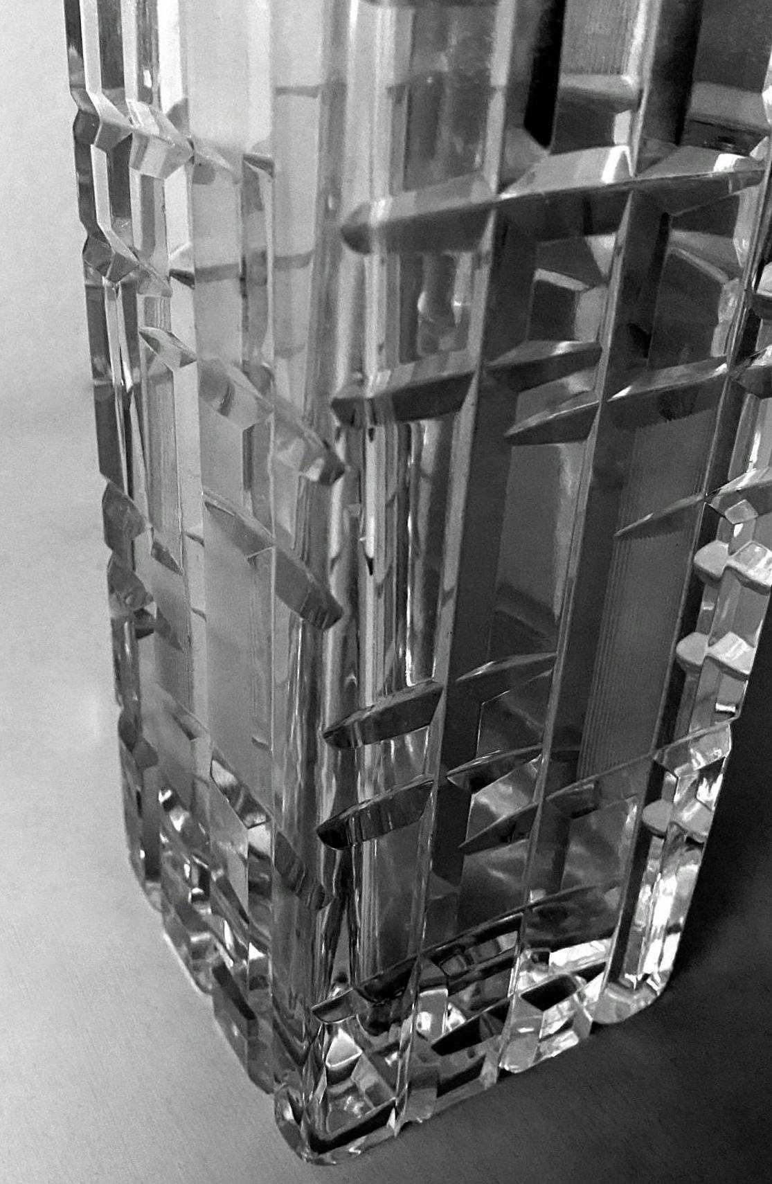 Italian Craftsmanship Hand-Cut and Hand-Polished Beveled Crystal Vase For Sale 8