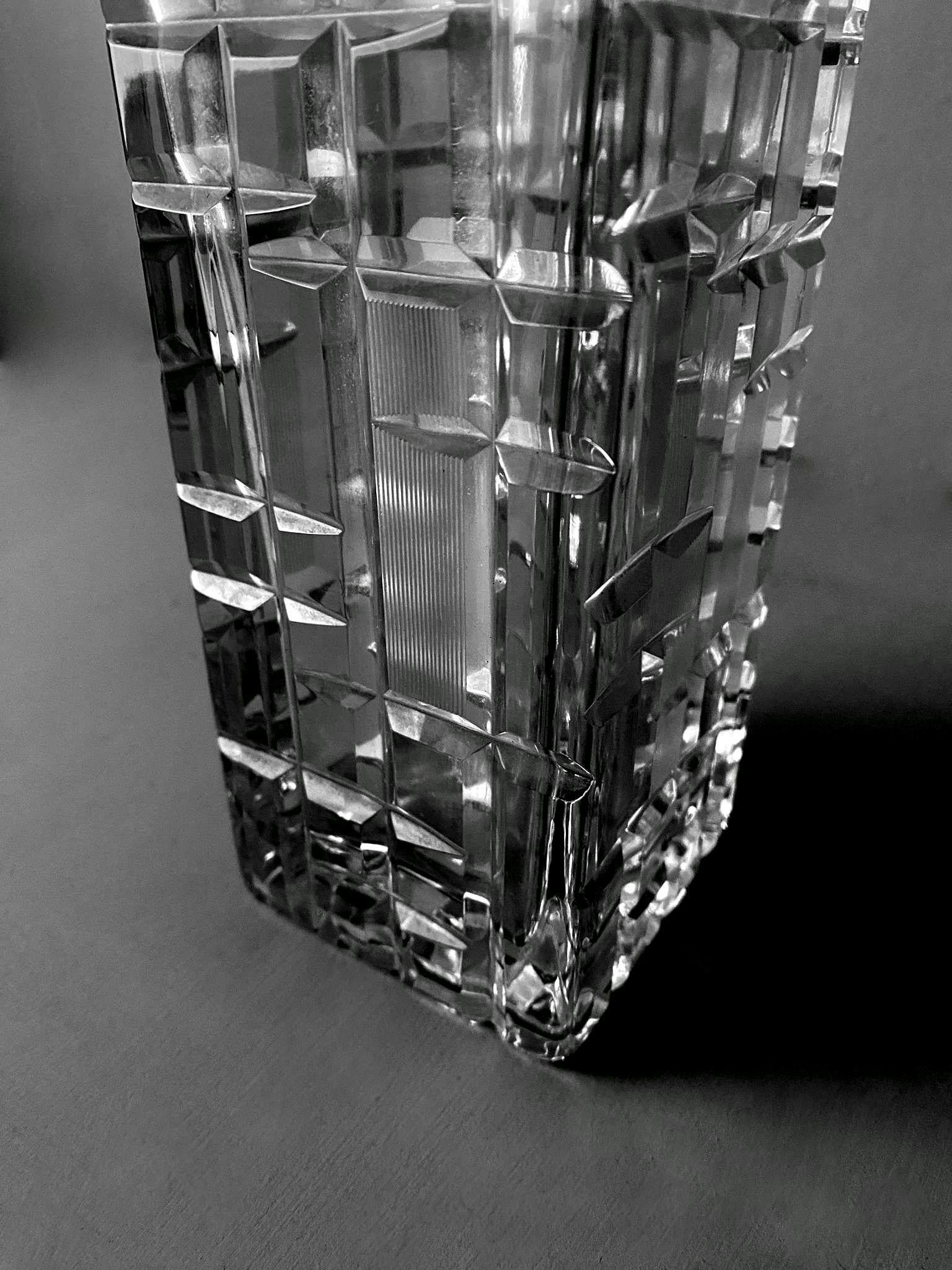 Italian Craftsmanship Hand-Cut and Hand-Polished Beveled Crystal Vase For Sale 9