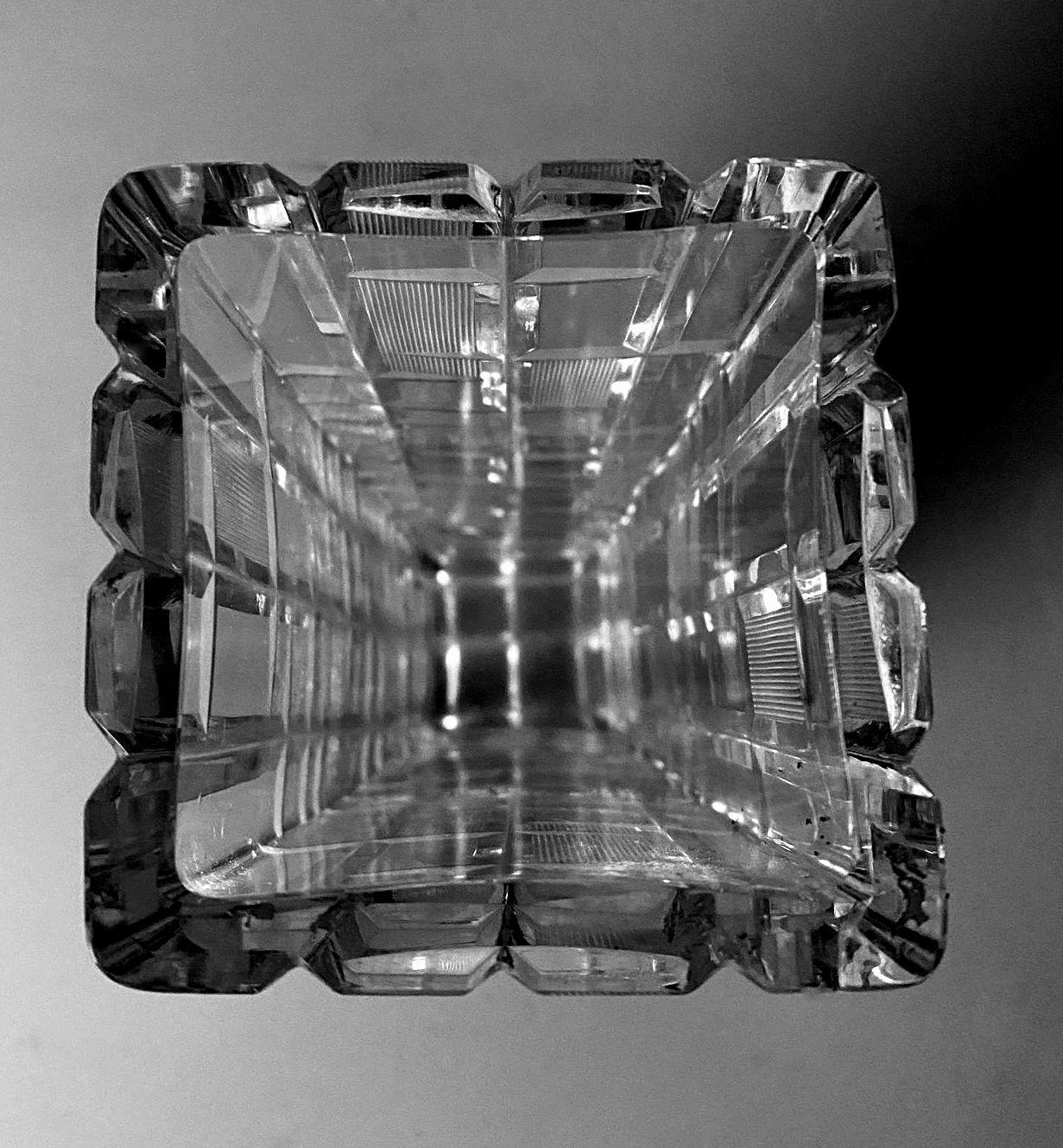 Italian Craftsmanship Hand-Cut and Hand-Polished Beveled Crystal Vase For Sale 10
