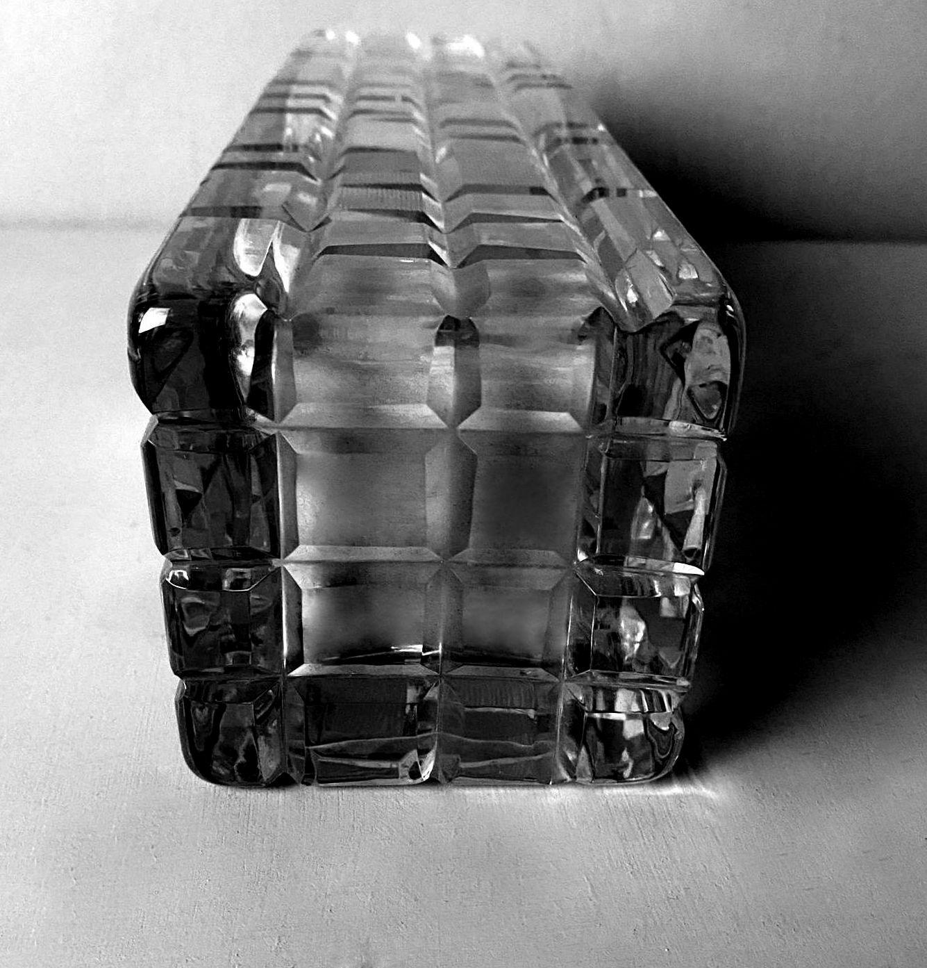 Italian Craftsmanship Hand-Cut and Hand-Polished Beveled Crystal Vase For Sale 11