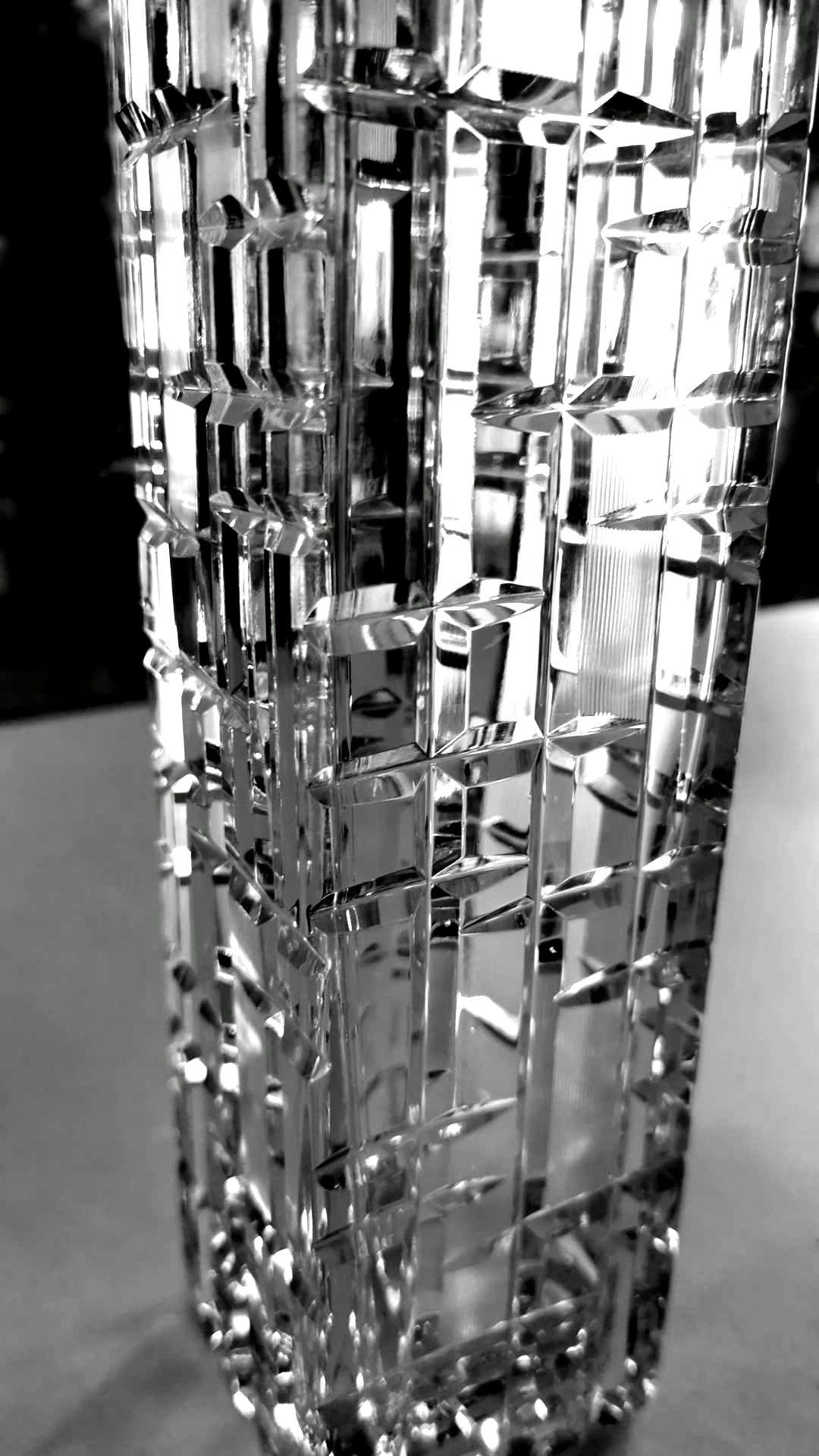 Italian Craftsmanship Hand-Cut and Hand-Polished Beveled Crystal Vase For Sale 13