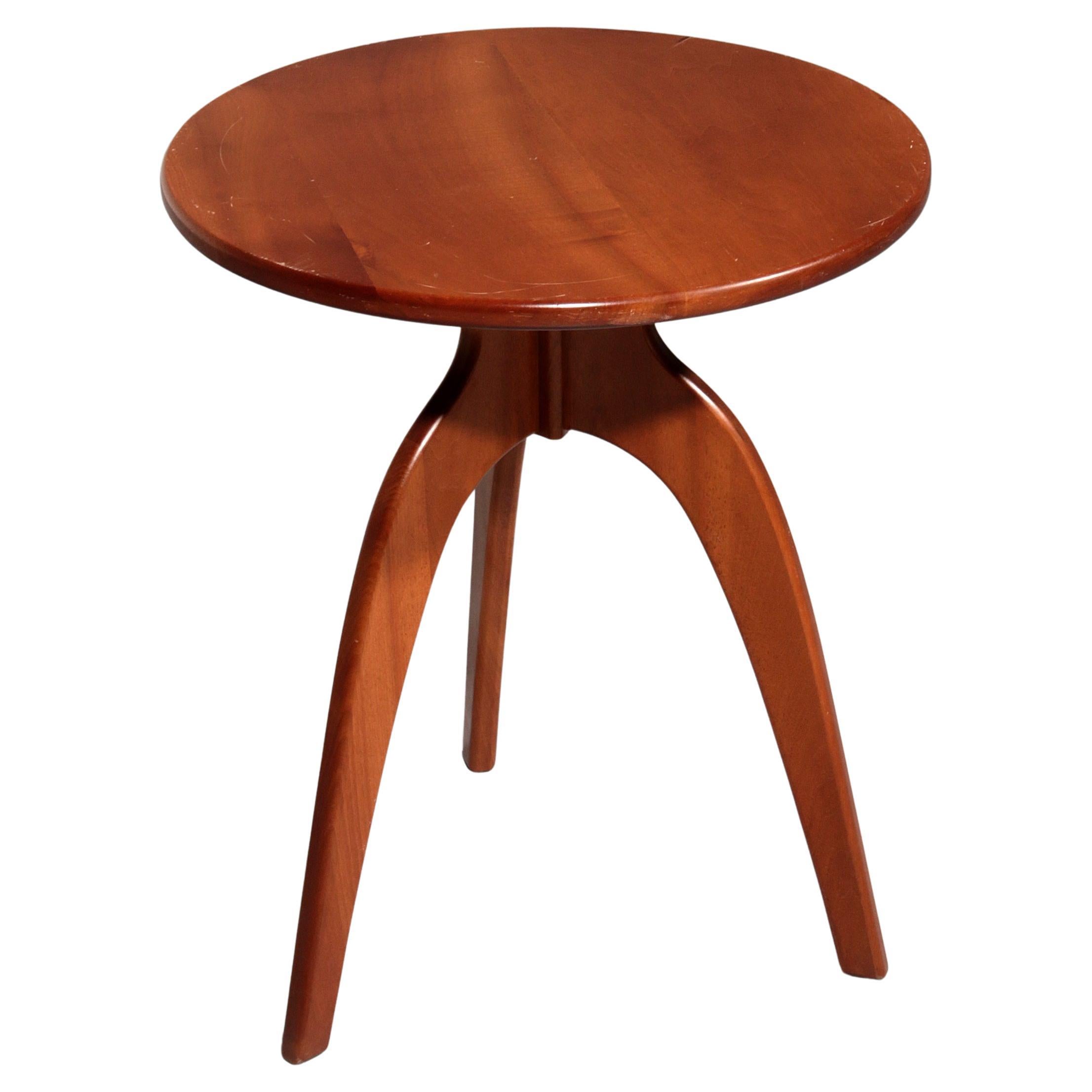 Runder Beistelltisch aus Nussbaumholz in italienischer Handwerkskunst aus den 60er Jahren im Angebot