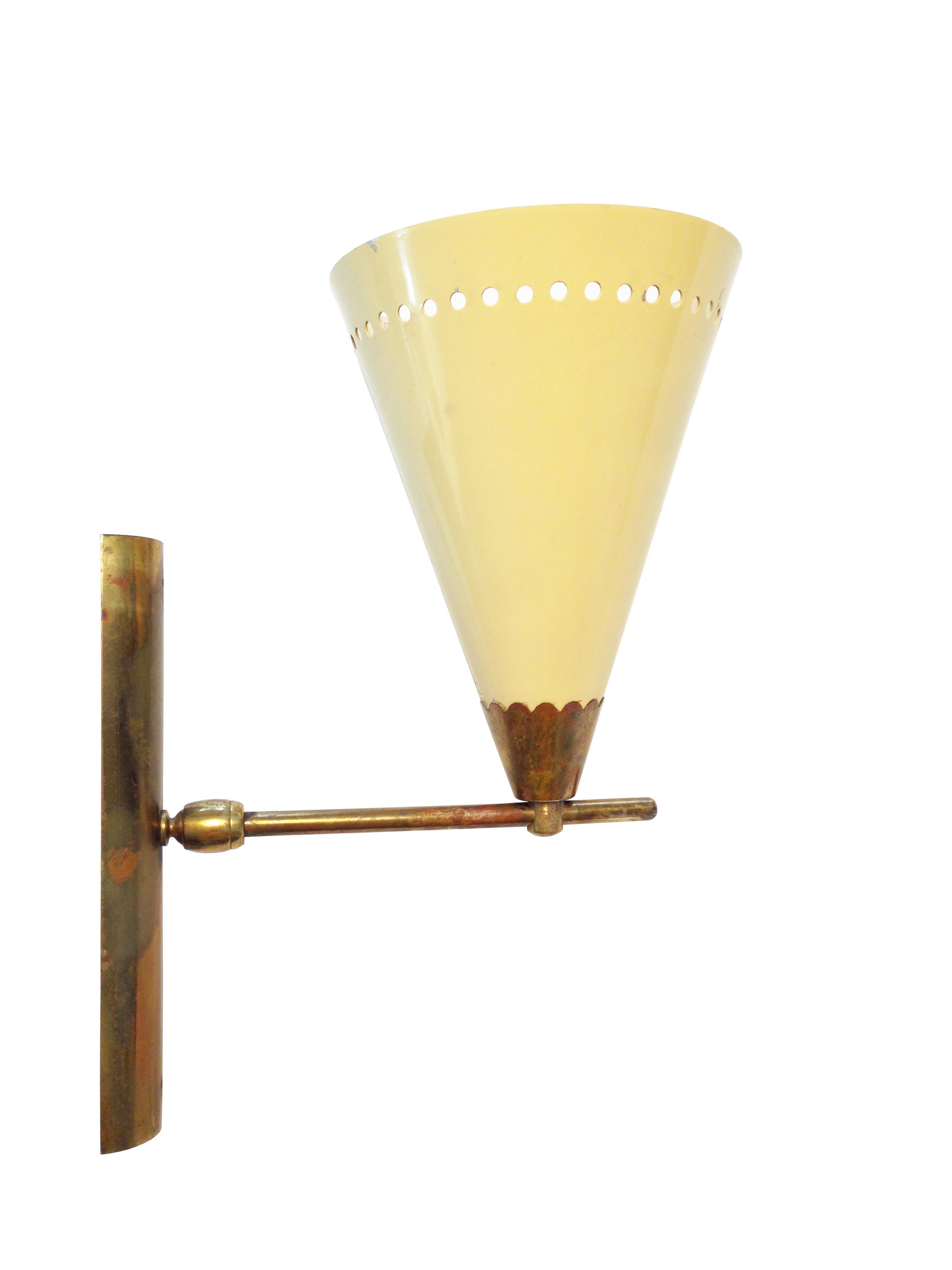 Mid-20th Century Italian Cream Aluminum and Brass Adjustable 1950s Sconce For Sale