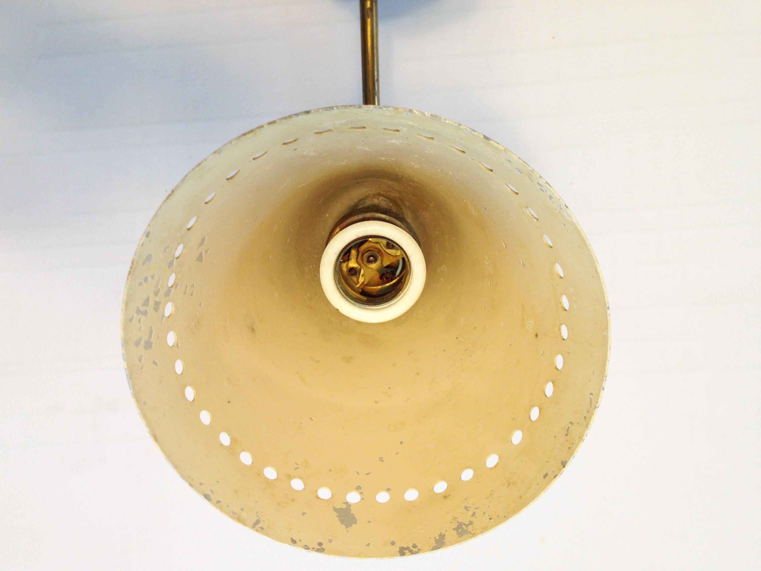 Italian Cream Aluminum and Brass Adjustable 1950s Sconce For Sale 2