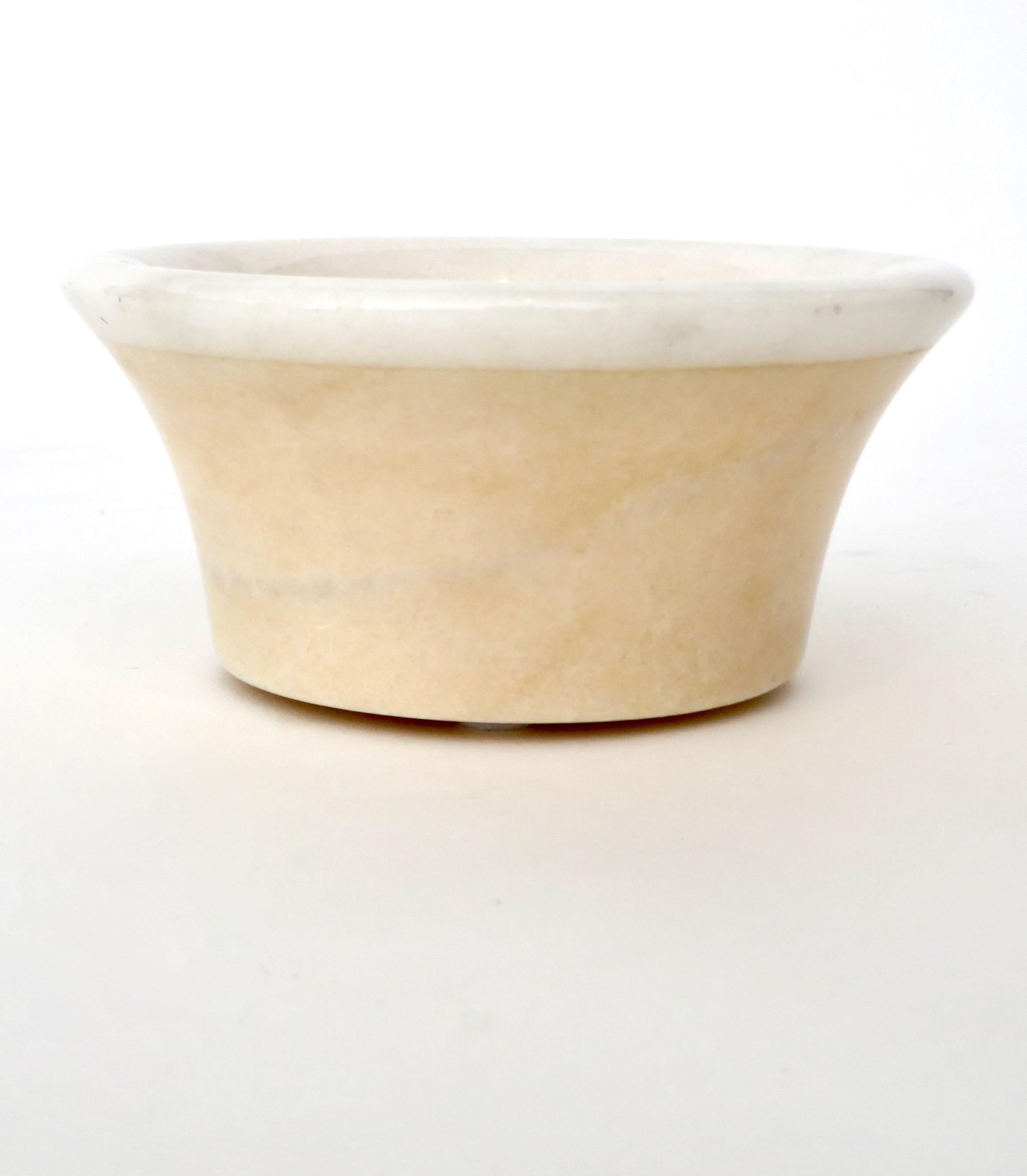 Italian Cream and White Marble Bowl Dish or Vide Poche In Excellent Condition In Chicago, IL