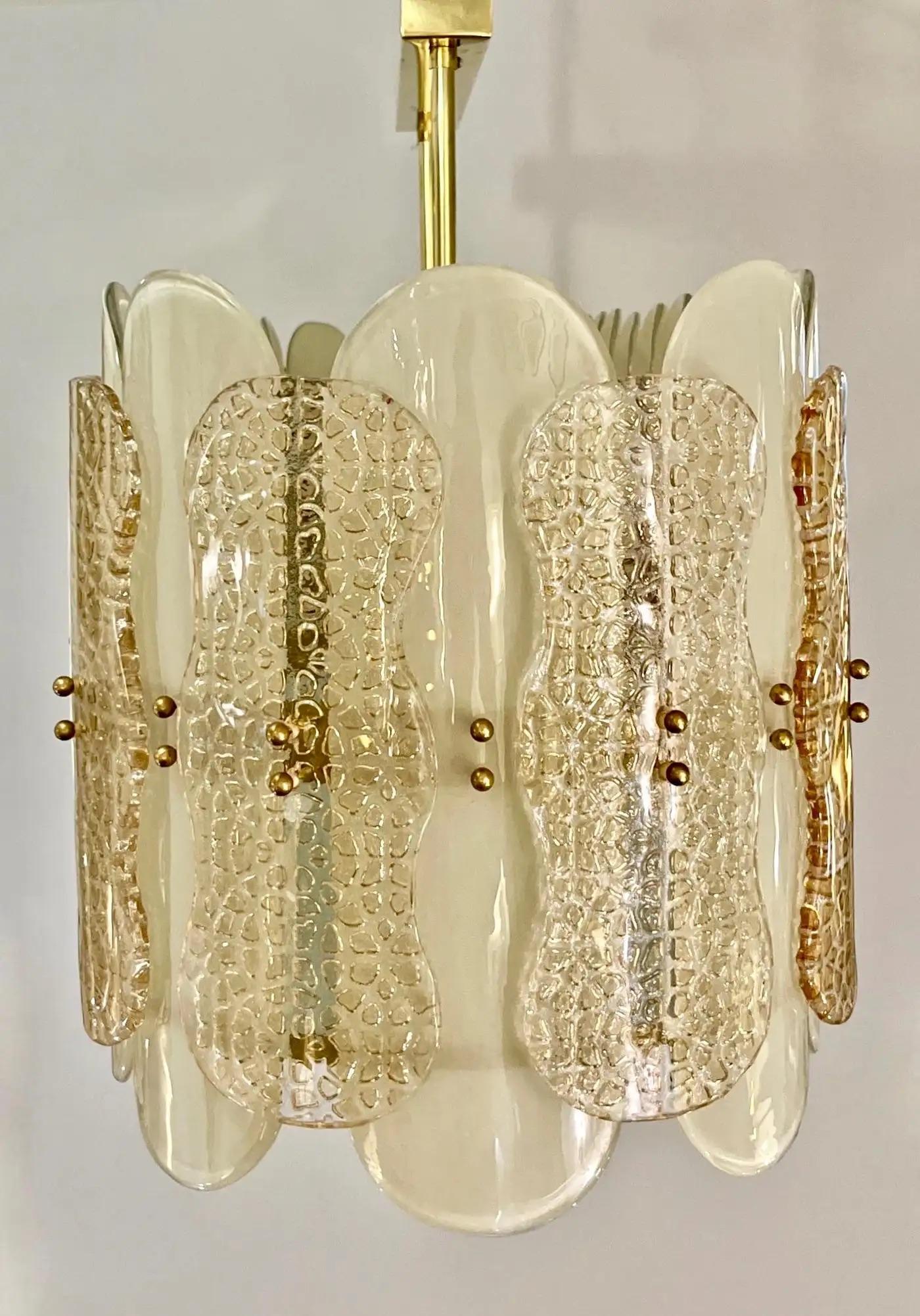 Organic Modern Italian Cream Ivory Crystal Gold Texture Murano Glass Oval Brass Chandelier For Sale