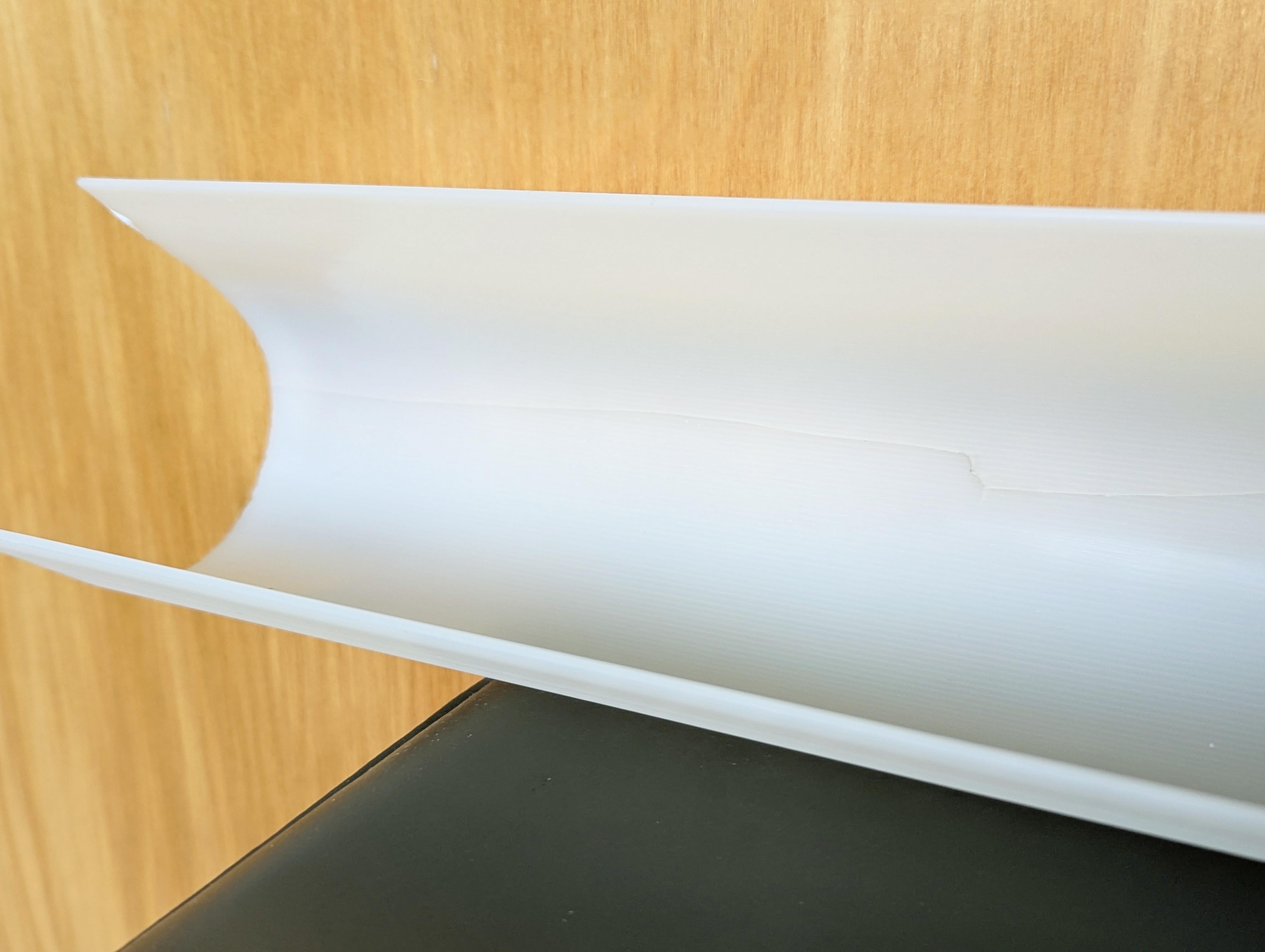 Lampada da parete/soffitto italiana di metà secolo in metallo color crema, plastica e ottone in vendita 1