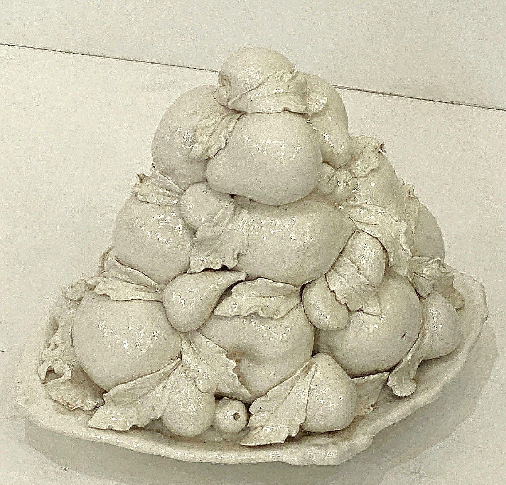Ceramica Cesto ovale da centrotavola con frutta mista (due disponibili) in vendita