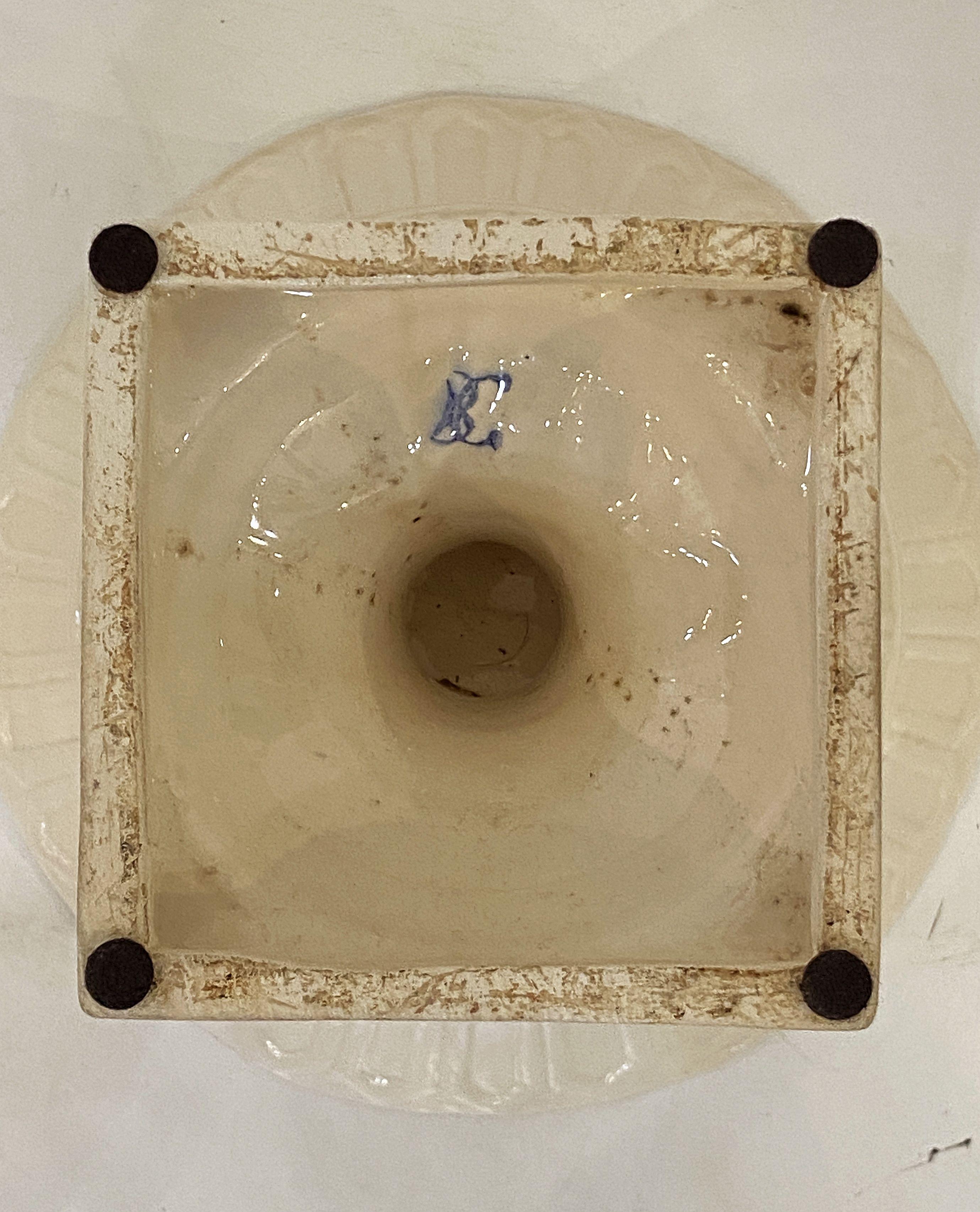 Cuenco de pedestal de cremería italiana con tapa de topiario de rosas en venta 5