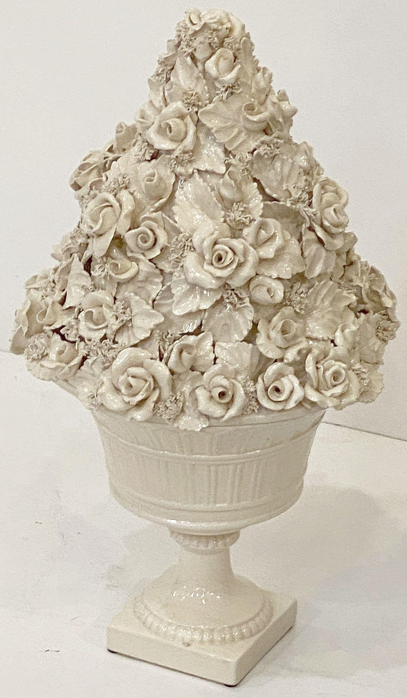 Cuenco de pedestal de cremería italiana con tapa de topiario de rosas en Bueno estado para la venta en Austin, TX