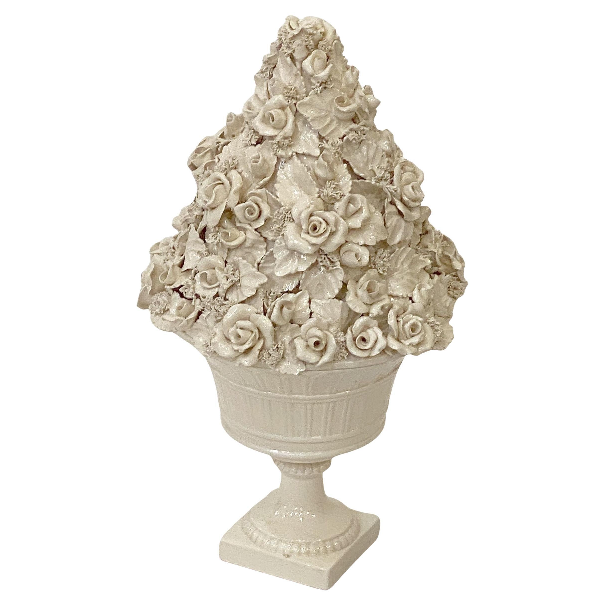 Cuenco de pedestal de cremería italiana con tapa de topiario de rosas en venta