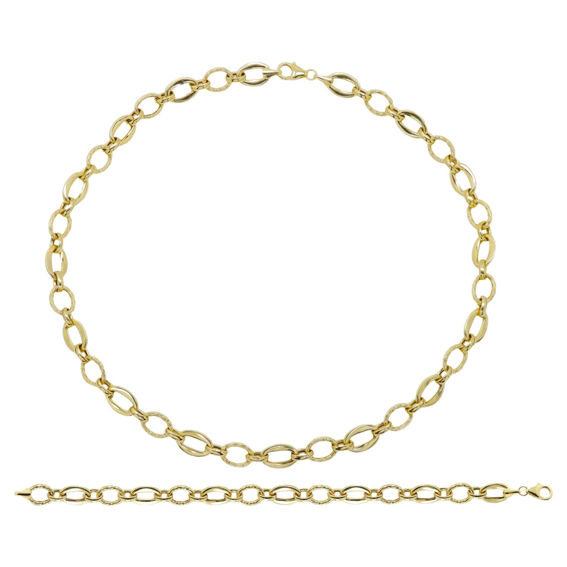 Hergestellt in Italien
Set aus Halskette und Armband
Beautify crafted - mit kreativen Elementen im Glieder- und Kettendesign
Sieht sehr elegant auf der Haut aus!
14k Gelbgold
Gesamtgewicht ca. 15,0 Gramm
Halskette Länge ist 18' Inch (kann angepasst