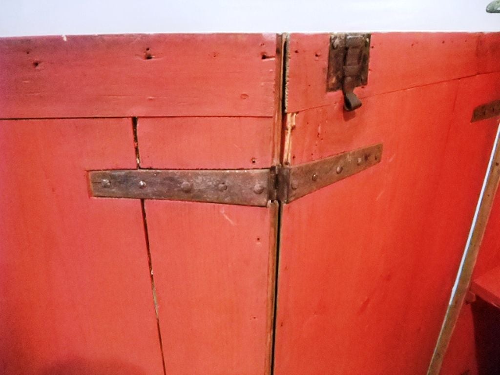 Italian Credenza, 18th Century In Good Condition In Miami, FL