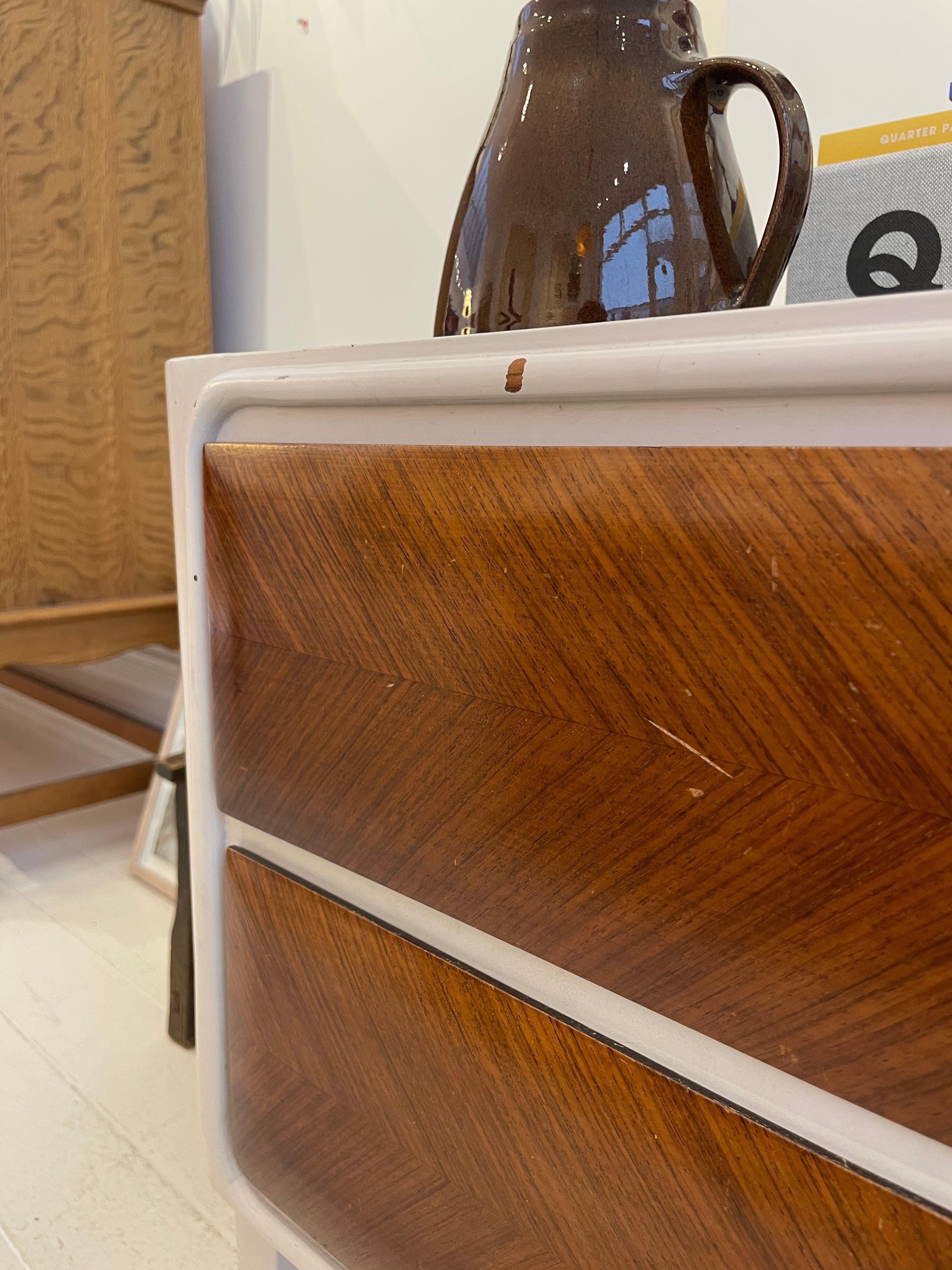 1950s  Italian credenza sideboard with inlaid glass top For Sale 3