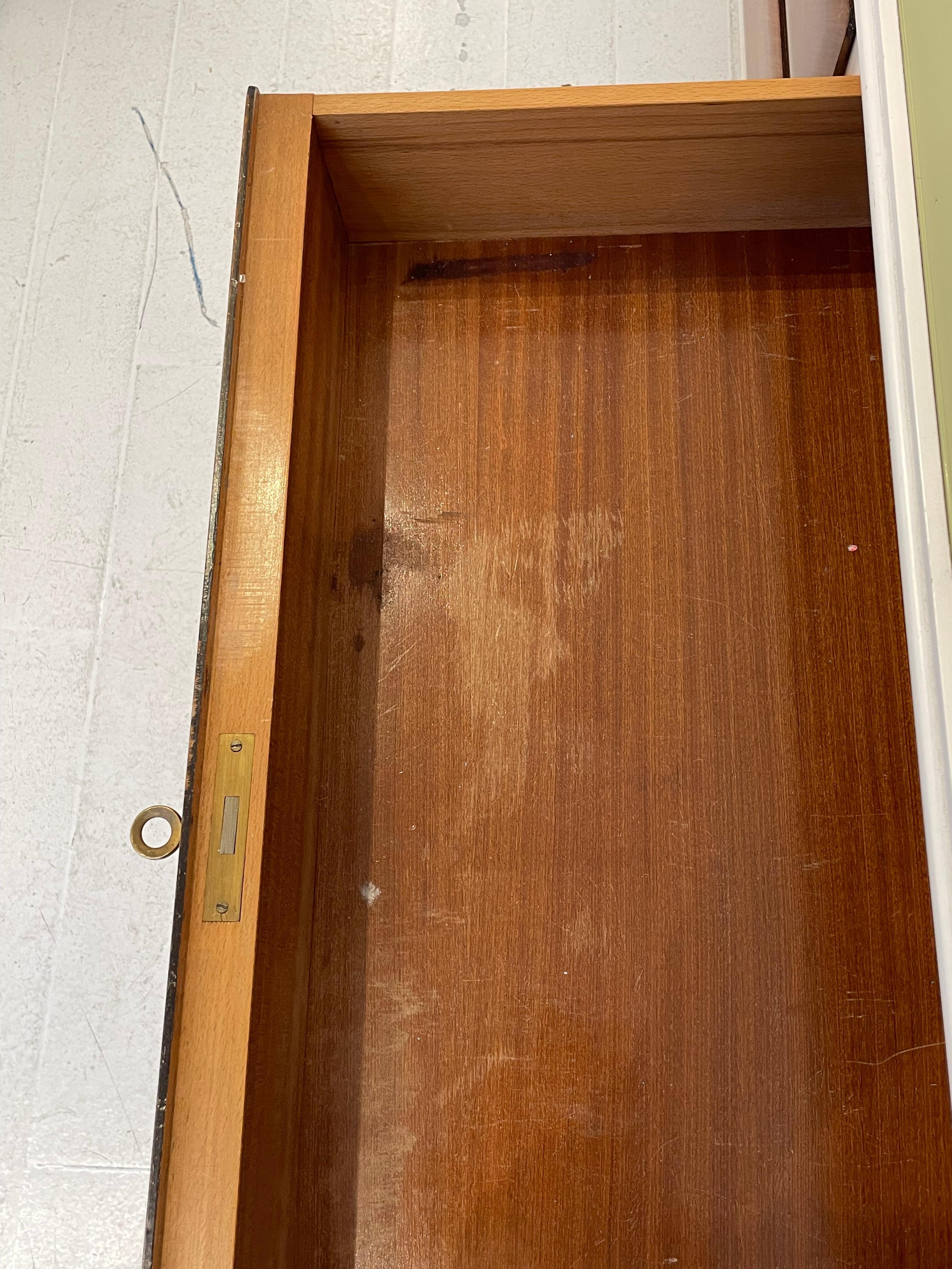 1950s  Italian credenza sideboard with inlaid glass top For Sale 6