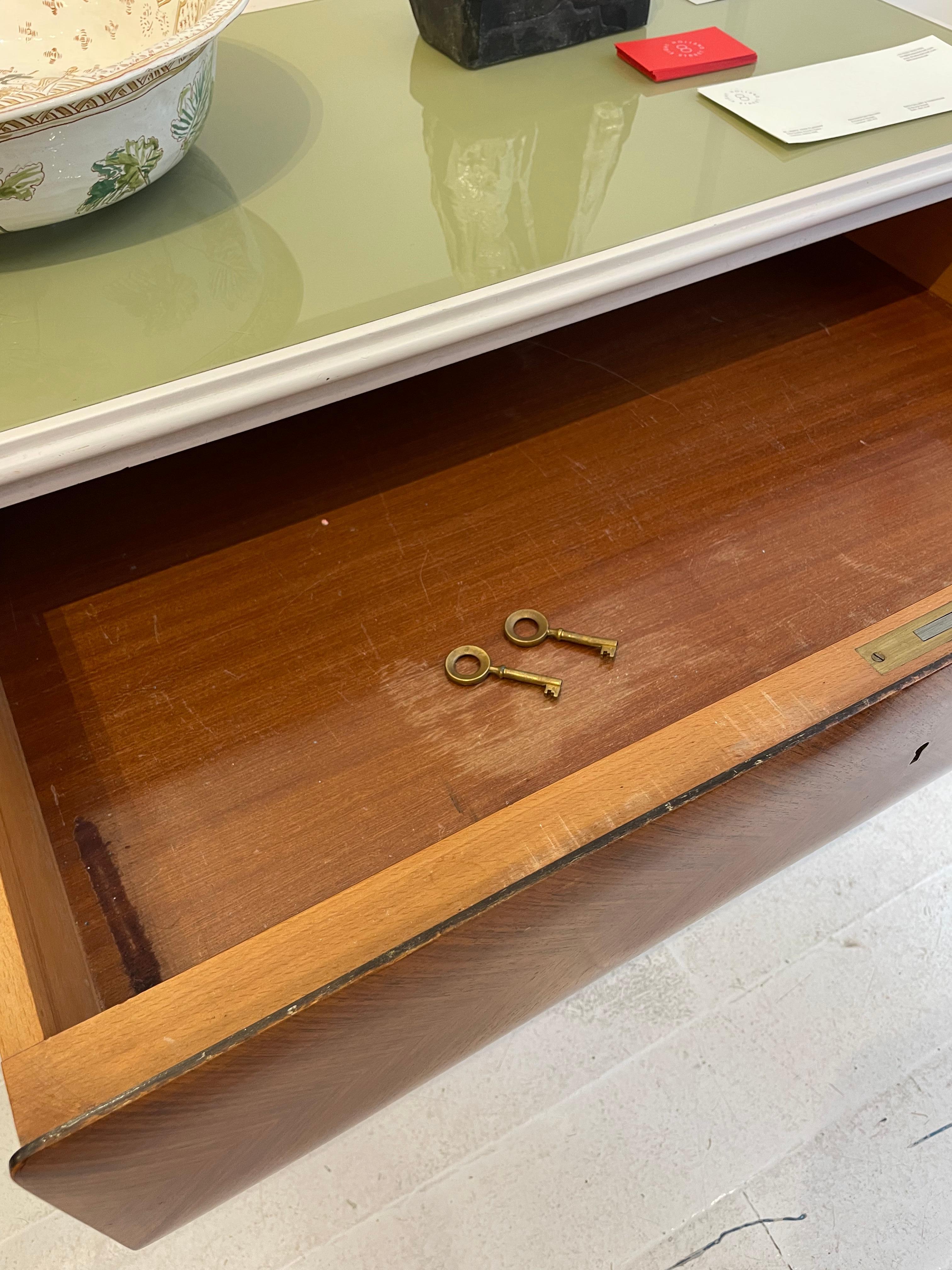 1950s  Italian credenza sideboard with inlaid glass top For Sale 7