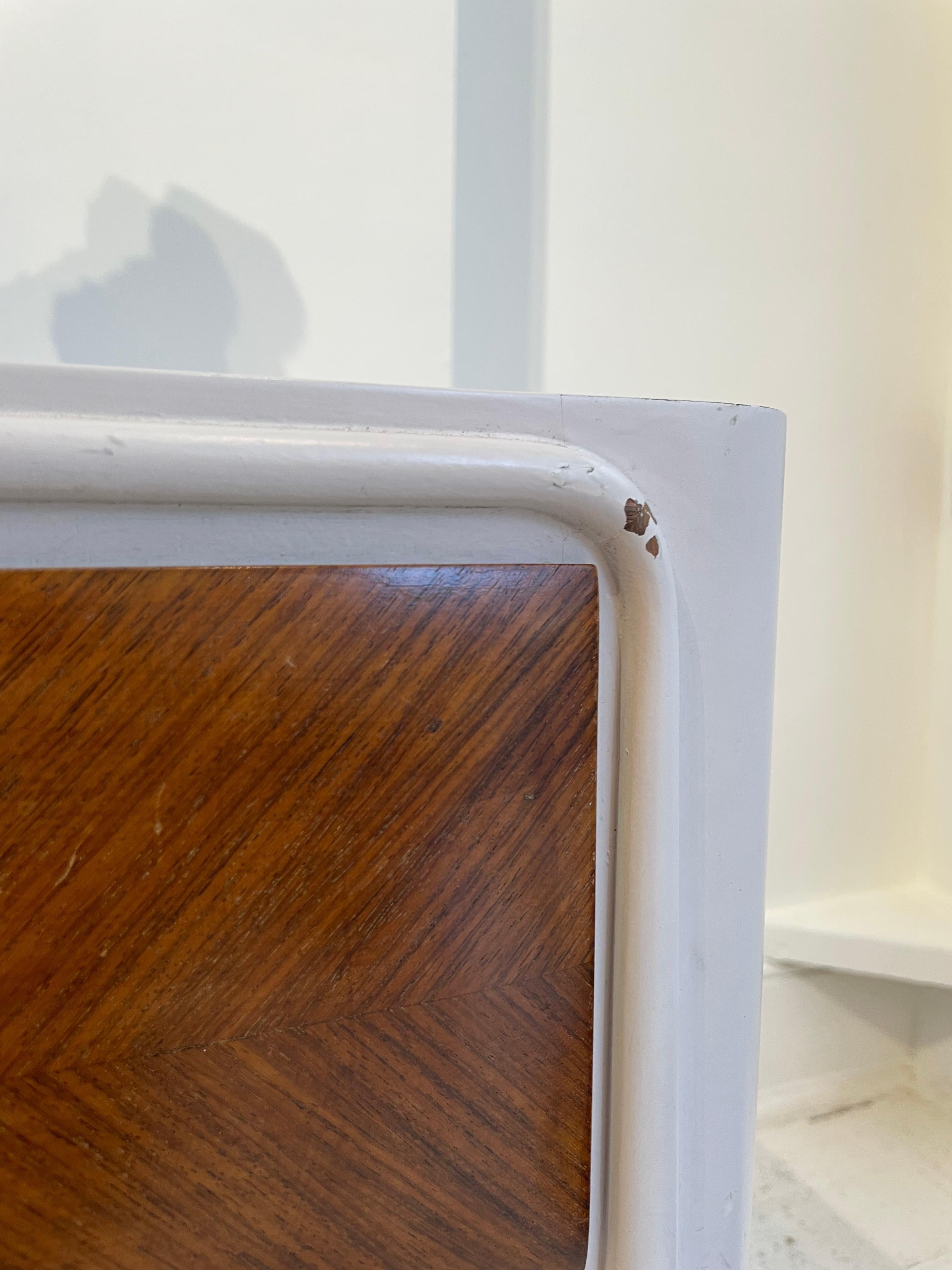 1950s  Italian credenza sideboard with inlaid glass top For Sale 2