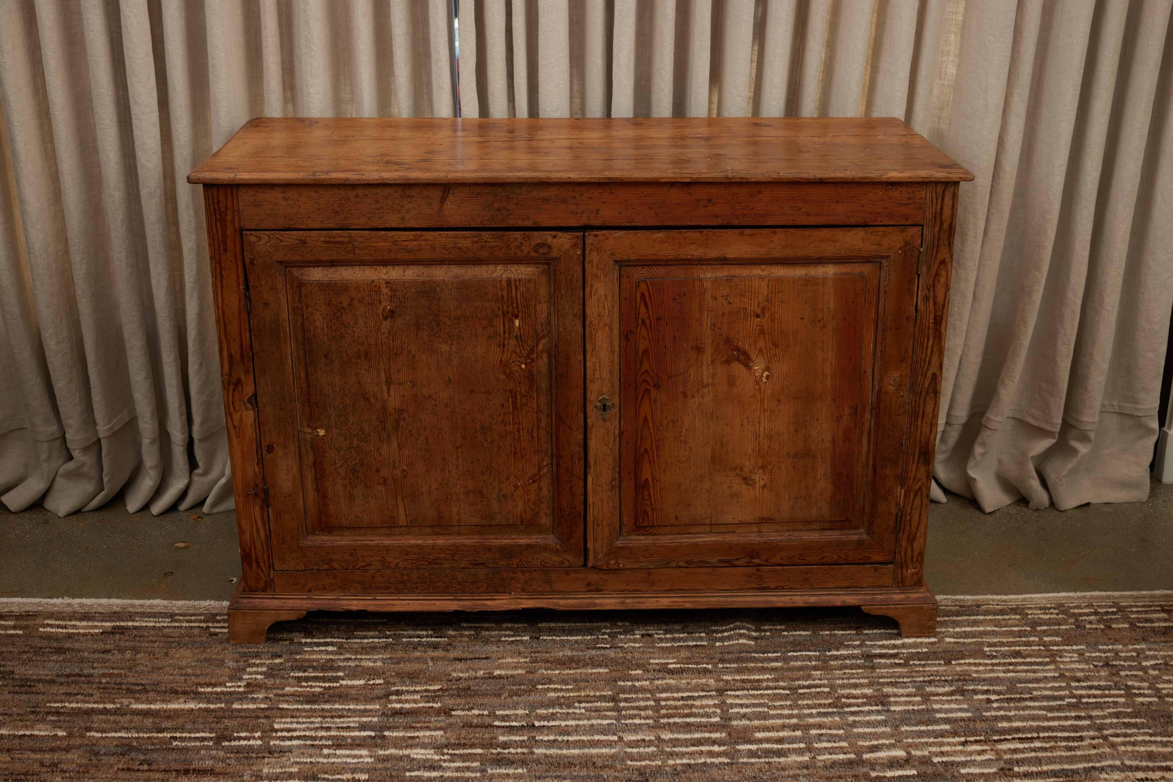 Italian Credenza Oak and Pine, 19th Century 

Introducing an exquisite 19th-century Italian Credenza, crafted from premium oak with a stunning finish of warm brown hues that highlight the wood's natural beauty. Measuring 58 1/2