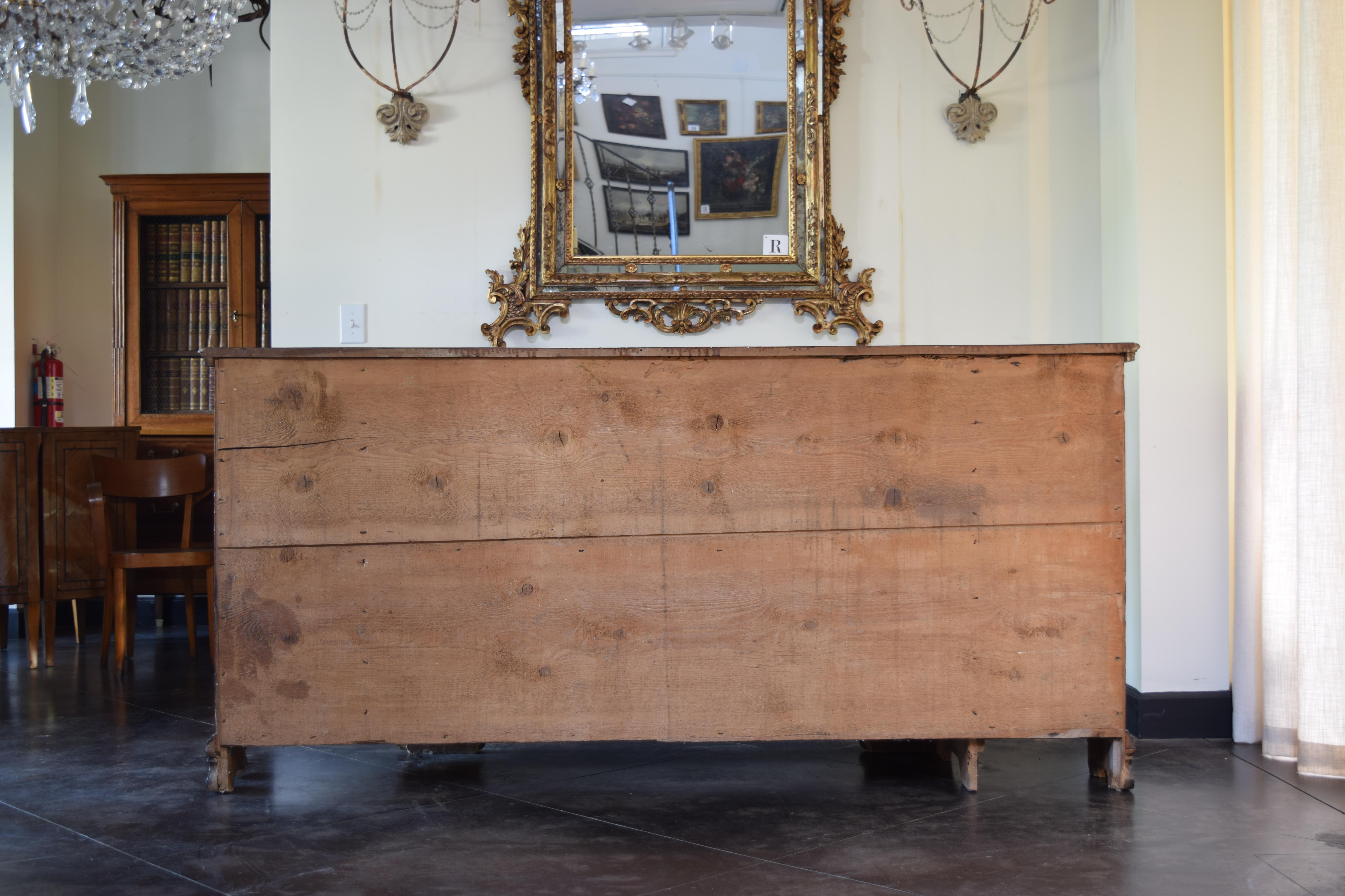 Italian, Cremona, Light Walnut Scantonata Credenza, 2nd half 18th century For Sale 6