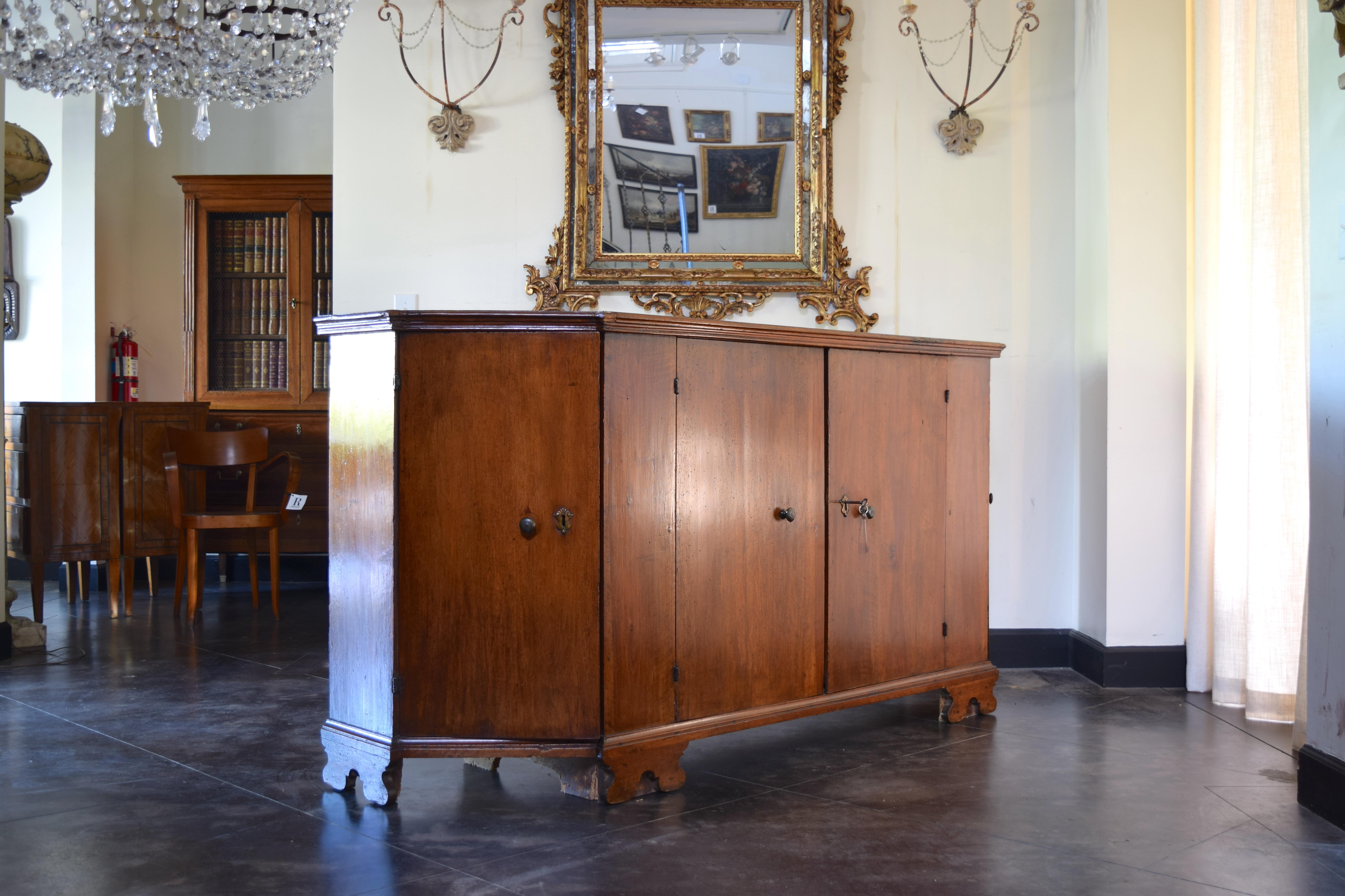 Late 18th Century Italian, Cremona, Light Walnut Scantonata Credenza, 2nd half 18th century For Sale