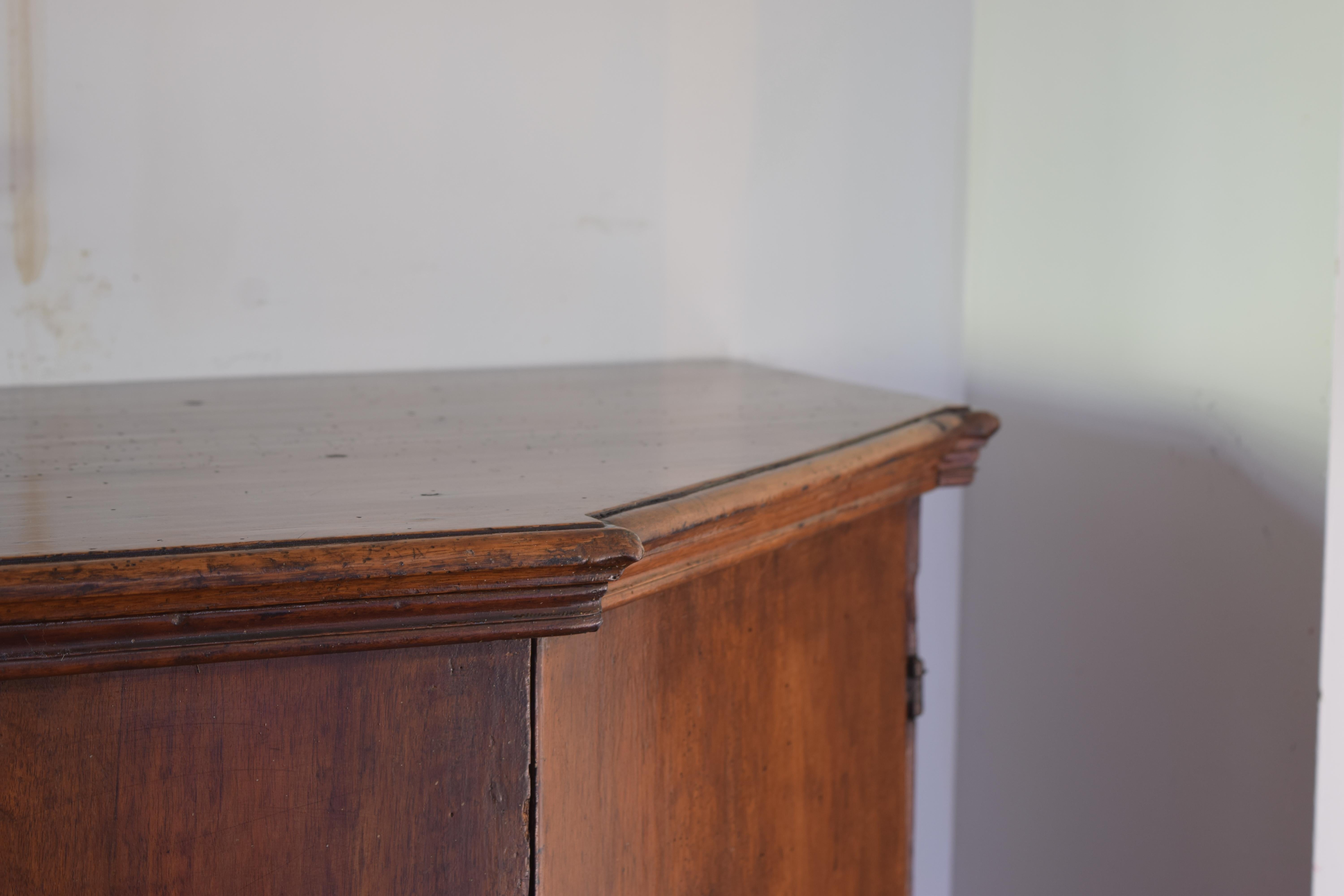Italian, Cremona, Light Walnut Scantonata Credenza, 2nd half 18th century For Sale 2