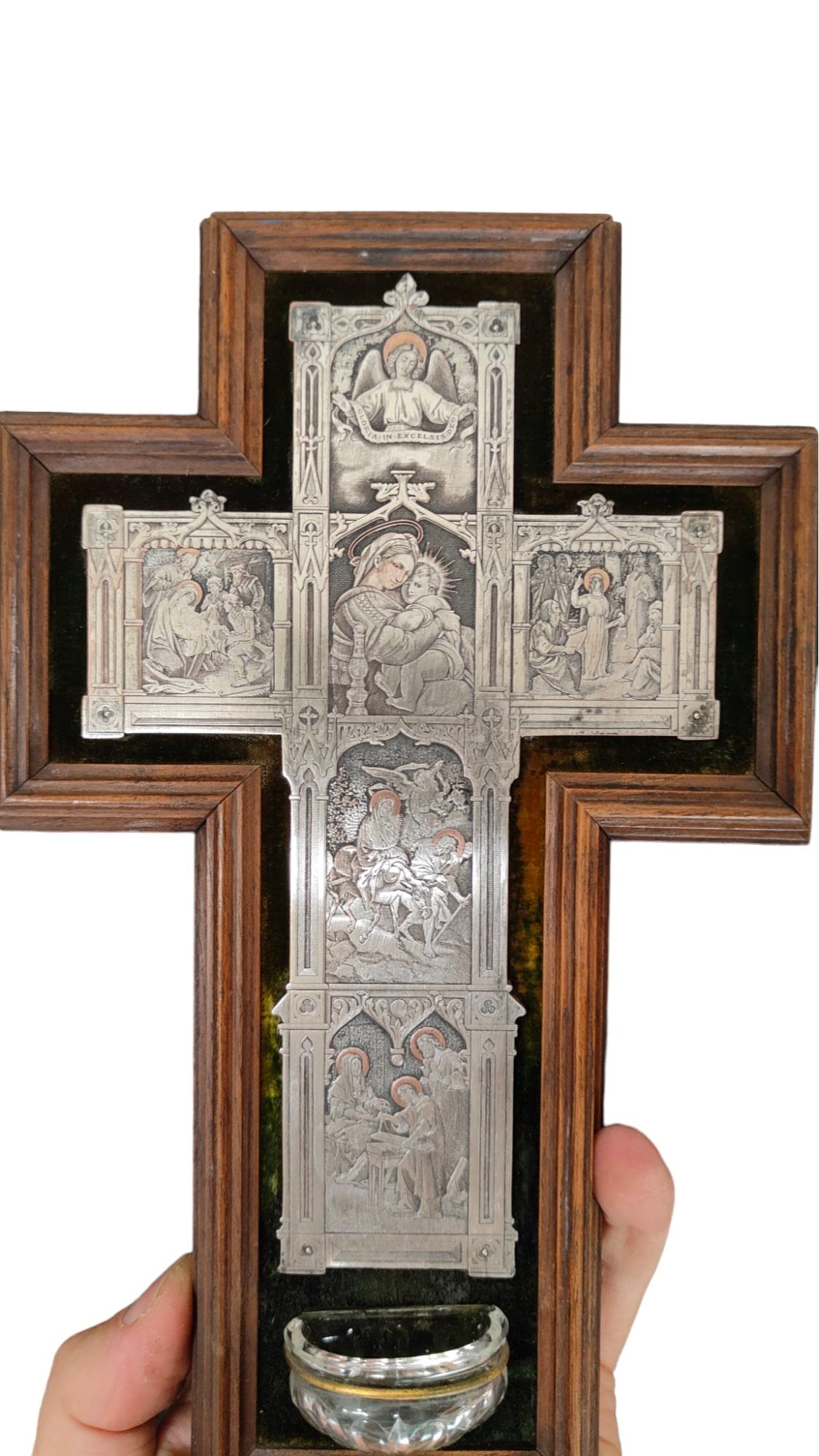 Milieu du XIXe siècle Croix italienne avec pot de Blessing du 19ème siècle en vente