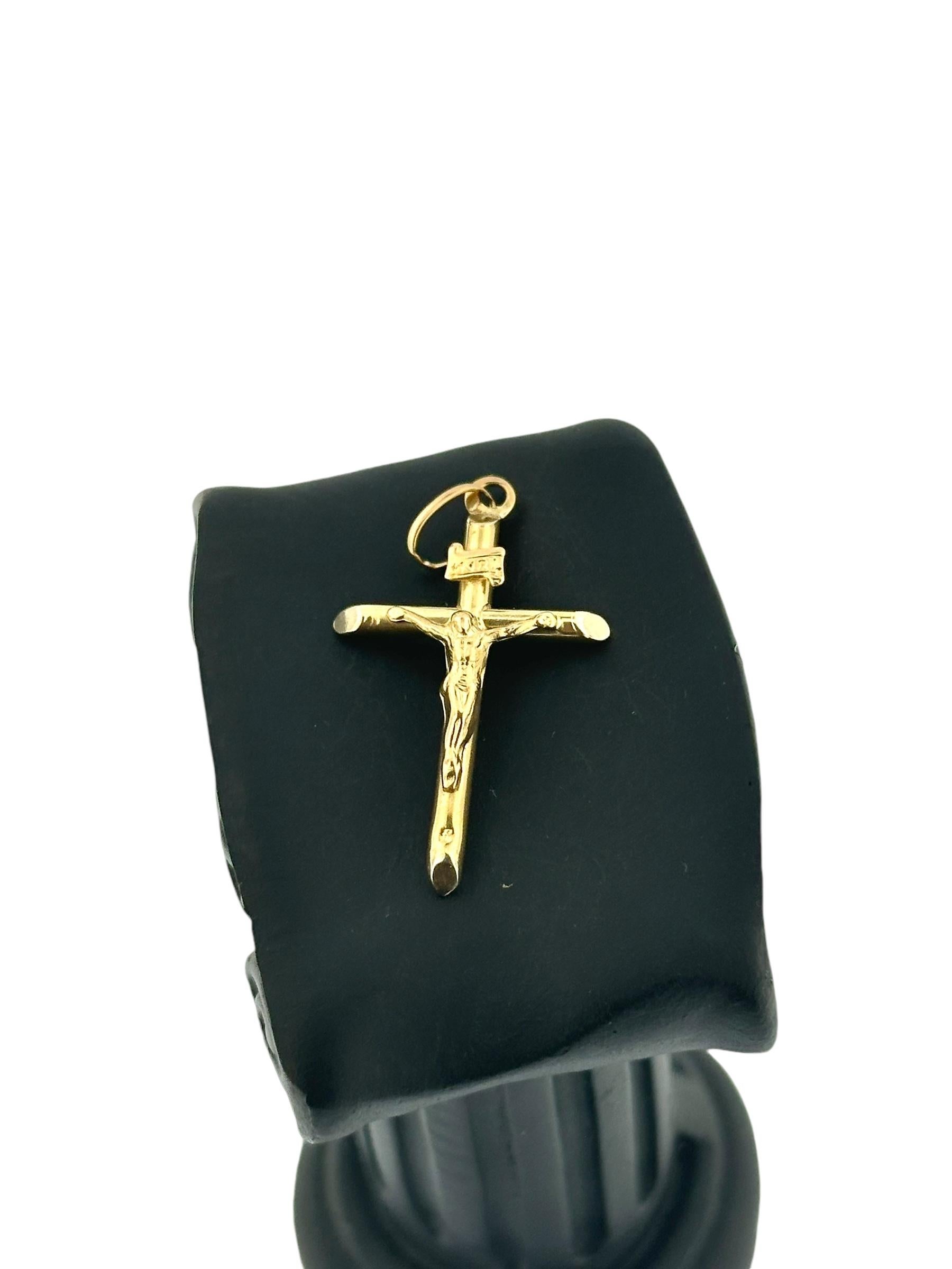 Crucifix italien en or jaune 18 carats Bon état - En vente à Esch sur Alzette, Esch-sur-Alzette