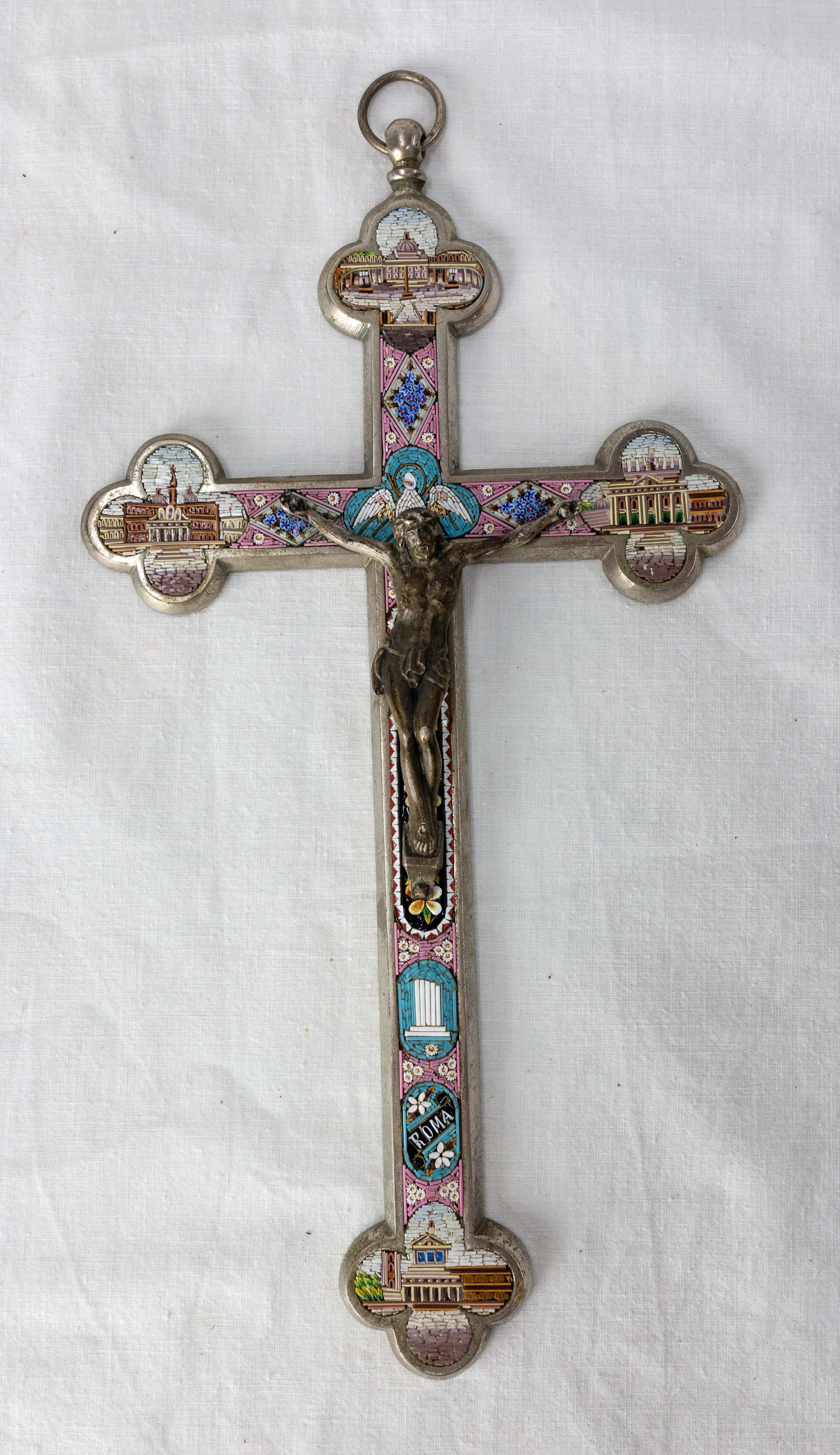Italienisches italienisches Kruzifix, das römische und Vatikanische Monumente repräsentiert, spätes 19. Jahrhundert (Napoleon III.) im Angebot