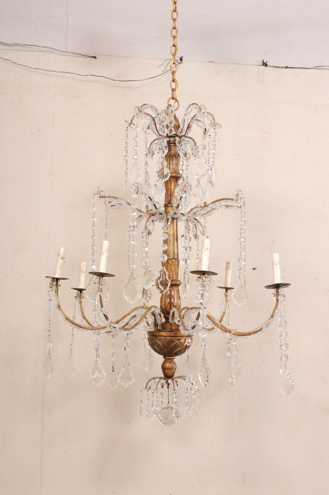 Lampadario italiano a 8 luci in cristallo con colonna centrale in legno intagliato, metà del XX secolo. in vendita 2