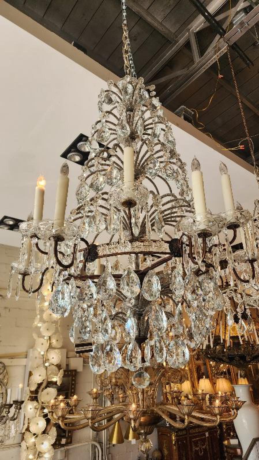 Italiano Lampadario italiano in cristallo e perline in vendita