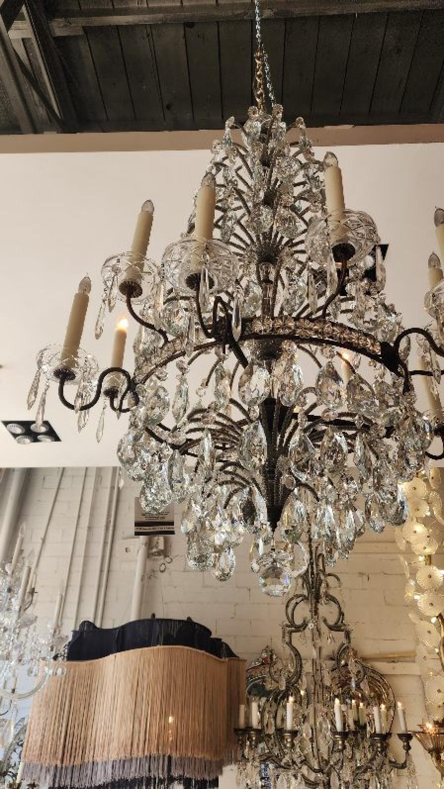 Lampadario italiano in cristallo e perline In condizioni buone in vendita a Dallas, TX