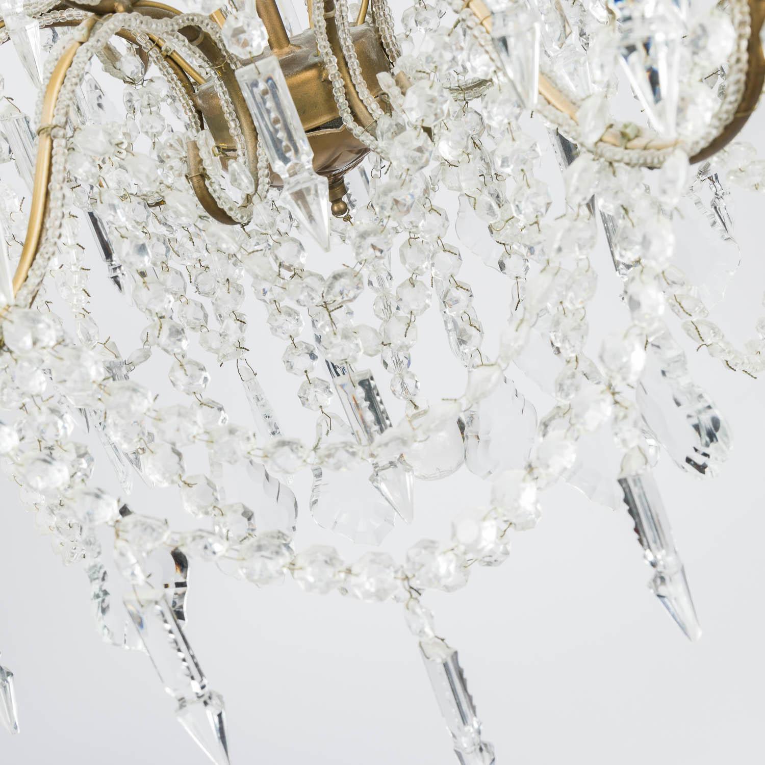 Lustre à 6 lumières en cristal italien et perlage en vente 1