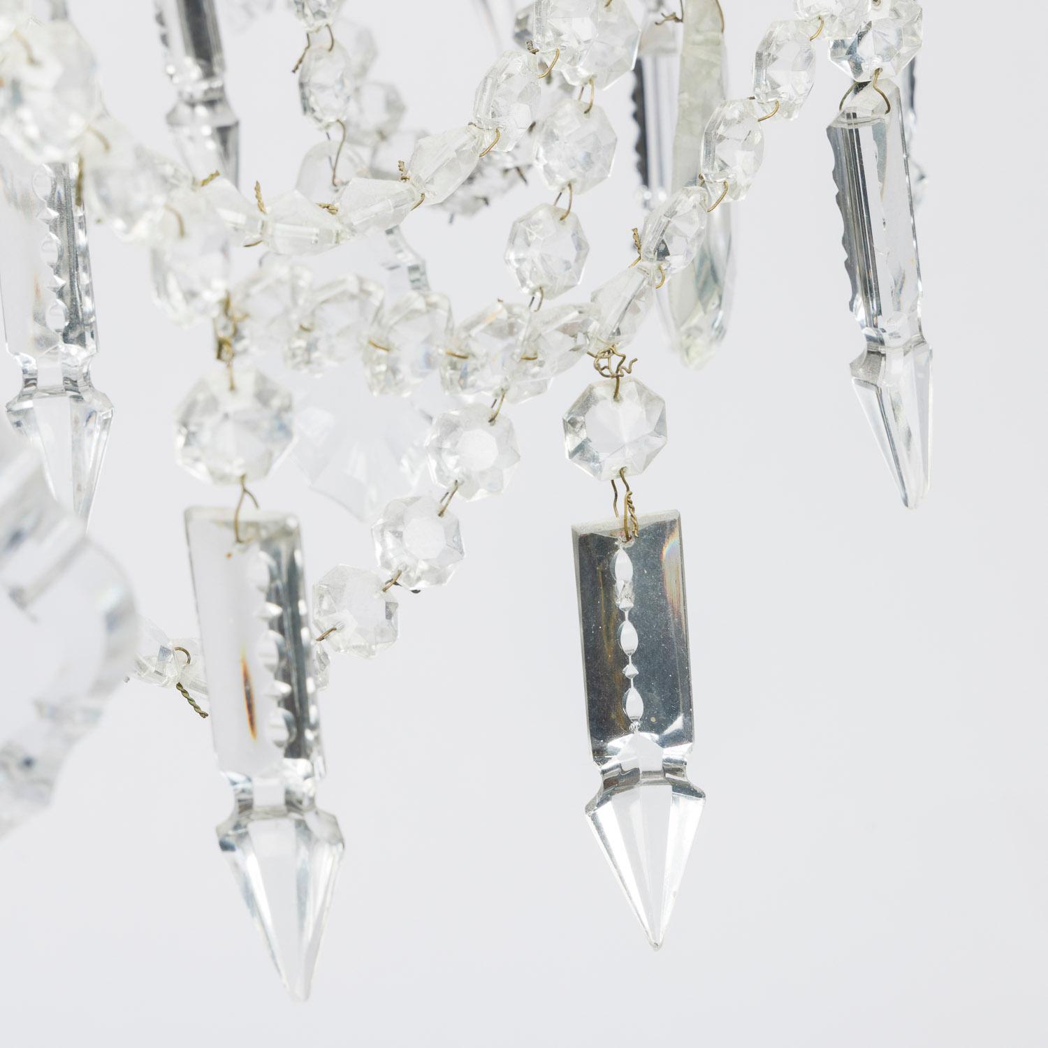 Lustre à 6 lumières en cristal italien et perlage en vente 2