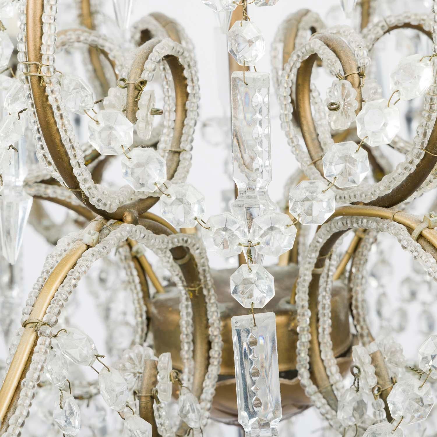 Lustre à 6 lumières en cristal italien et perlage en vente 3