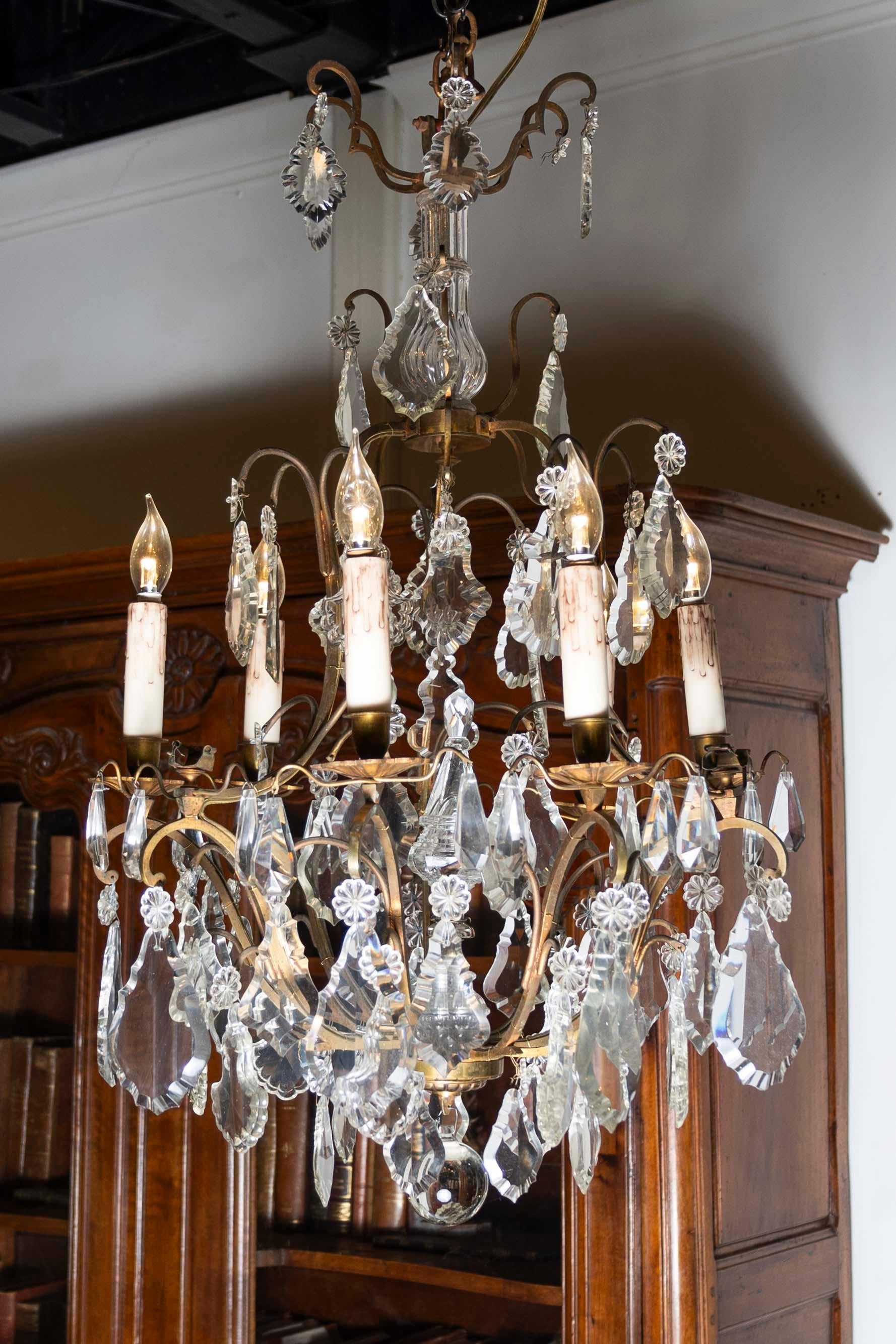 Lustre italien à six lumières avec obélisque et Pendeloques Bon état - En vente à Atlanta, GA