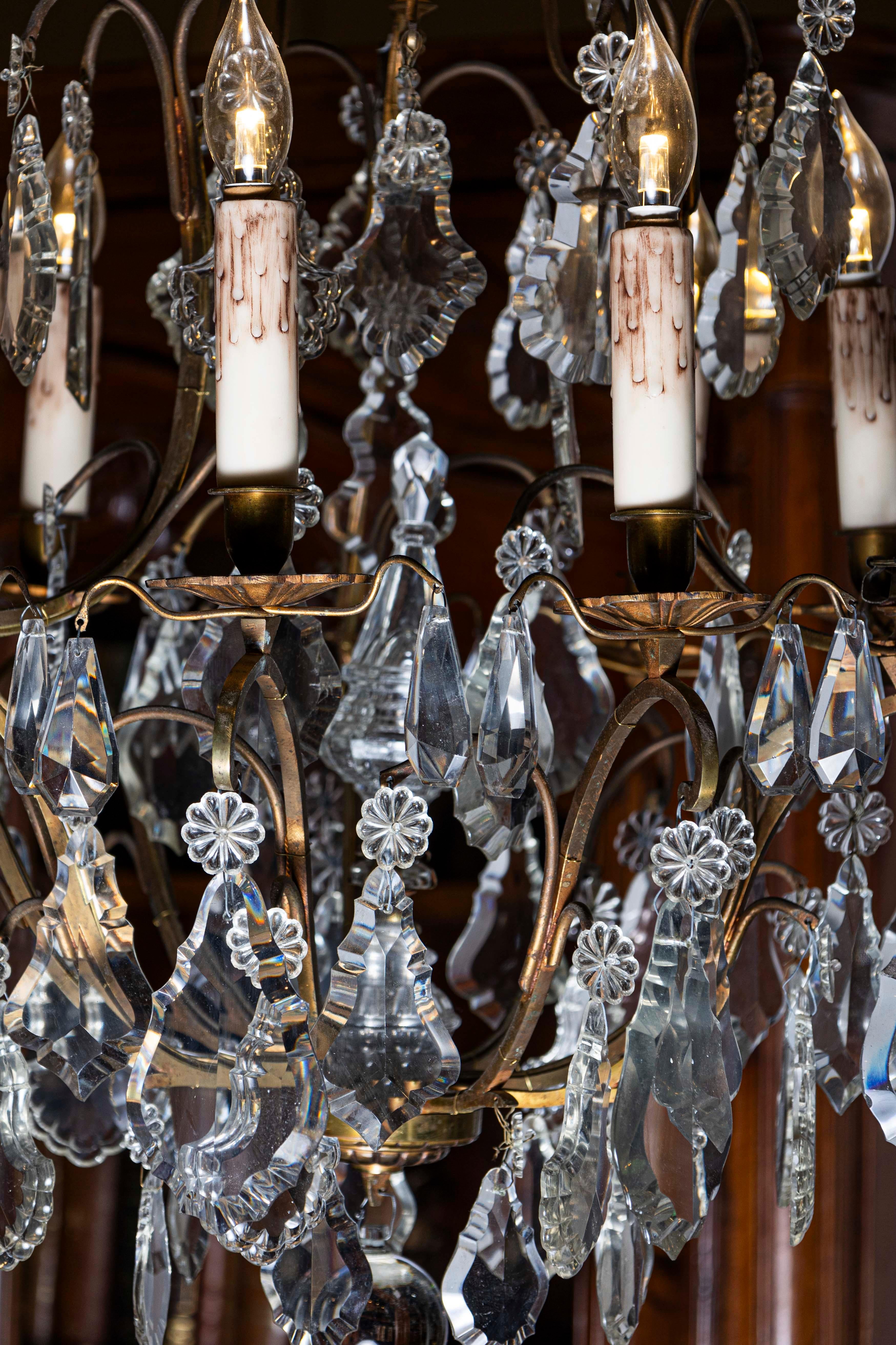 XIXe siècle Lustre italien à six lumières avec obélisque et Pendeloques en vente