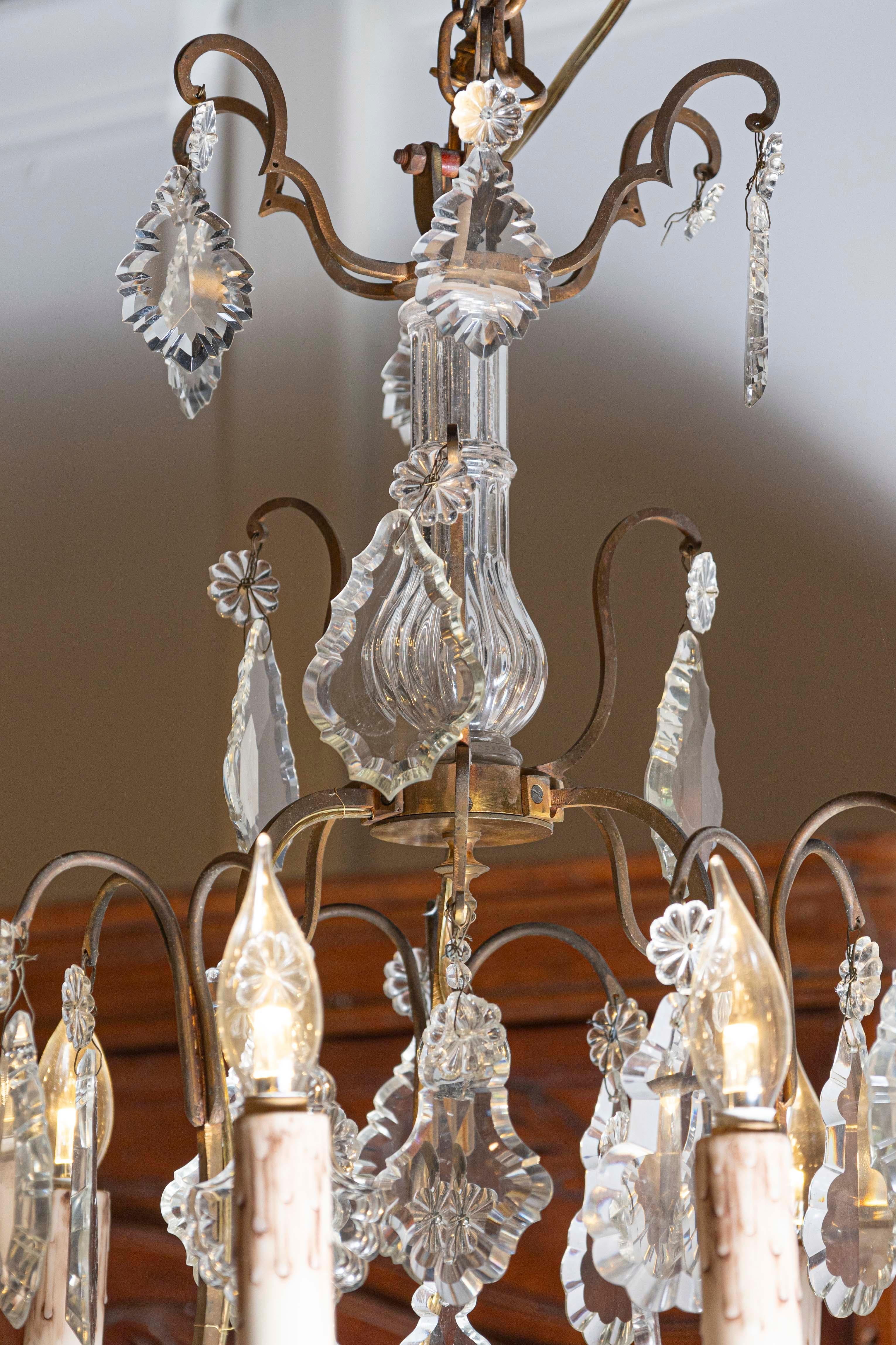Bronze Lustre italien à six lumières avec obélisque et Pendeloques en vente