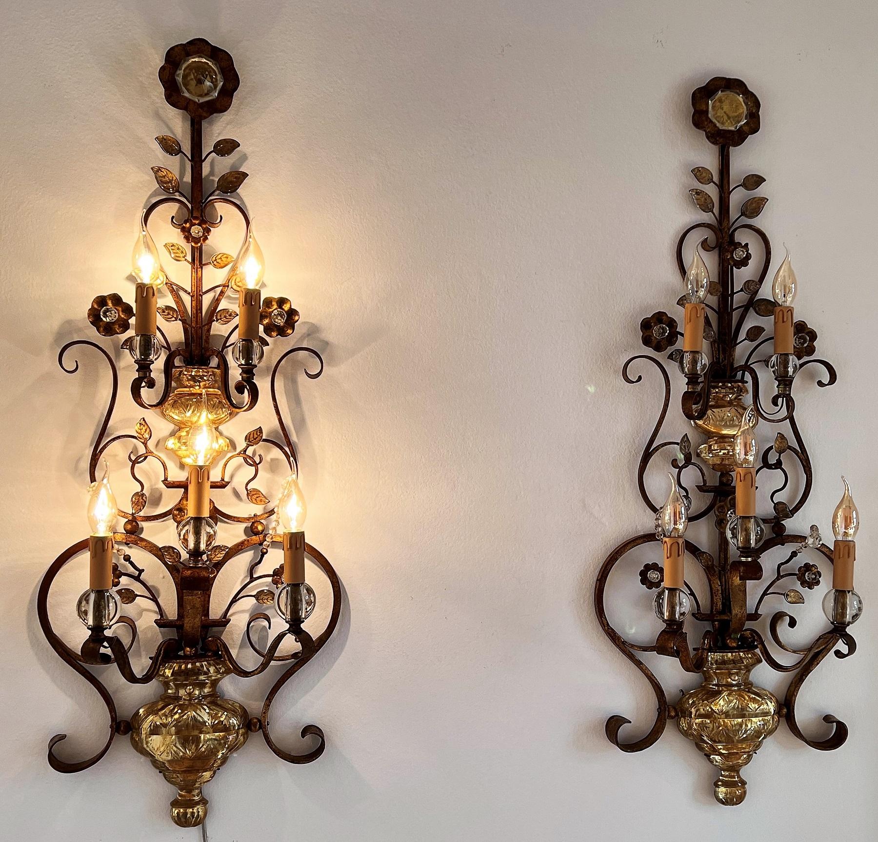 Late 20th Century Italian Midcentury Large Wall Sconces in Glass and Gilt Iron by Banci Firenze For Sale