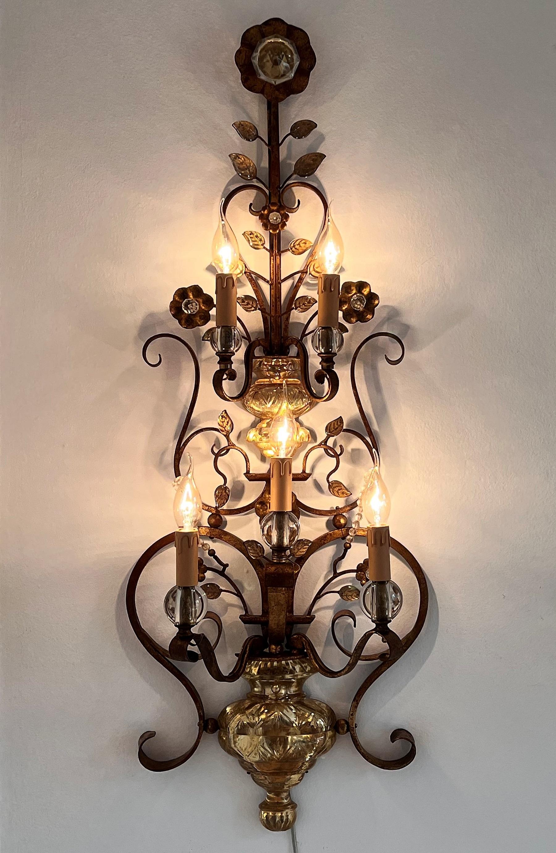 Crystal Italian Midcentury Large Wall Sconces in Glass and Gilt Iron by Banci Firenze For Sale