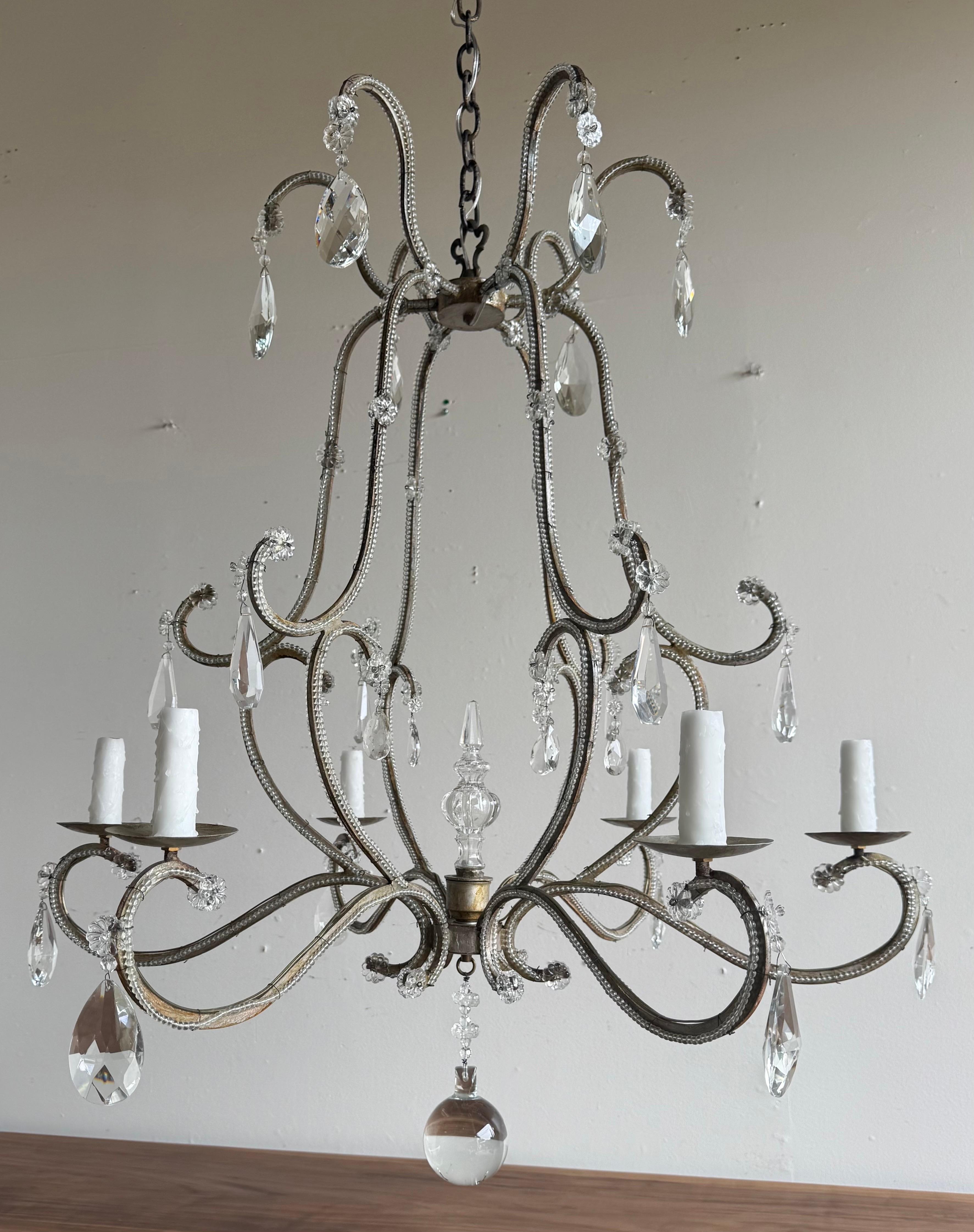 Italiano Lampadario di cristallo italiano con perline, metà del XX secolo in vendita