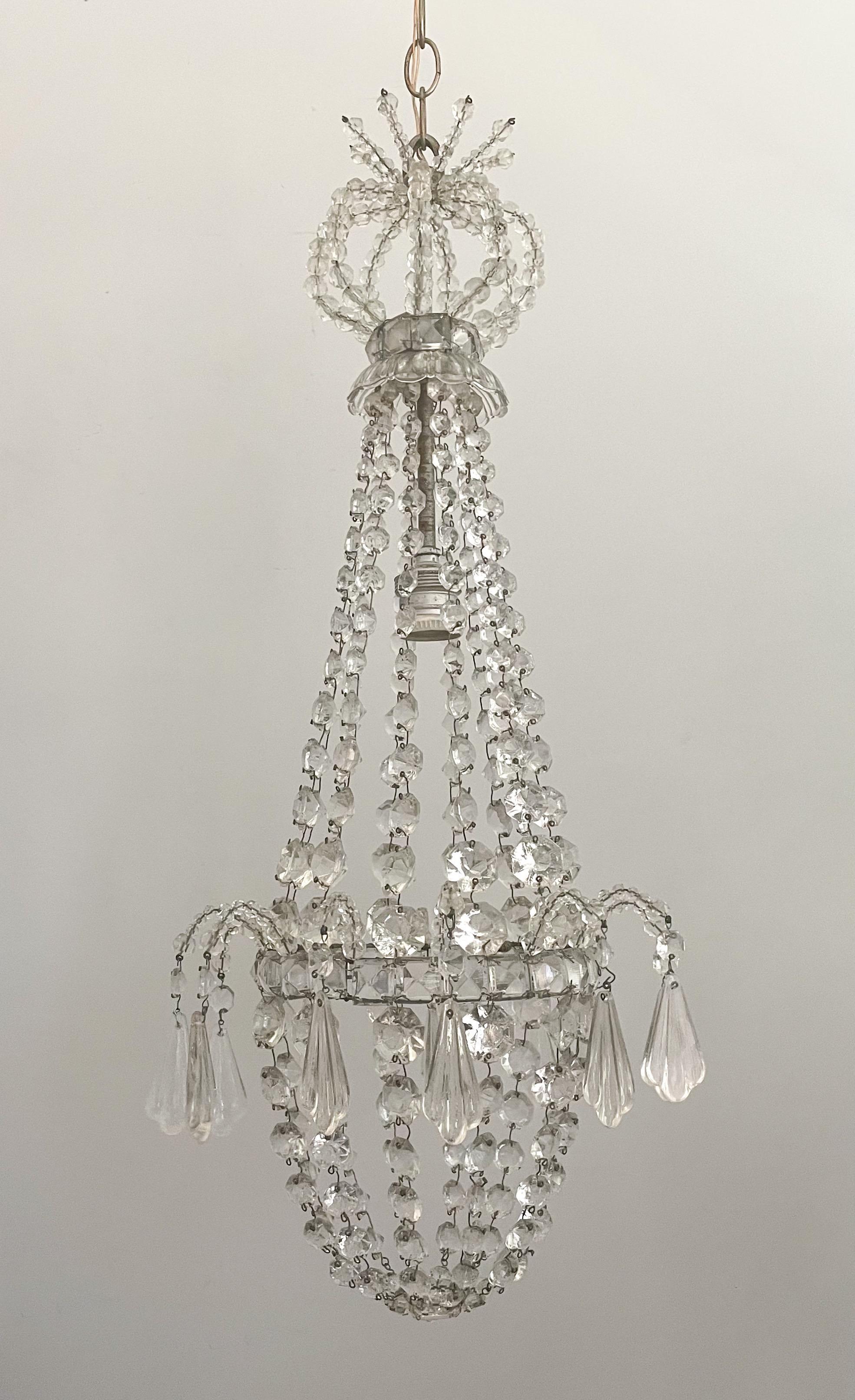 Beautiful, Italian 1940s crystal beaded chandelier pendant.

This chandelier features a silvered-iron frame decorated with crystal beads and shell 
-shaped prisms.

The chandelier is wired and in working condition, it requires 1 Edison base