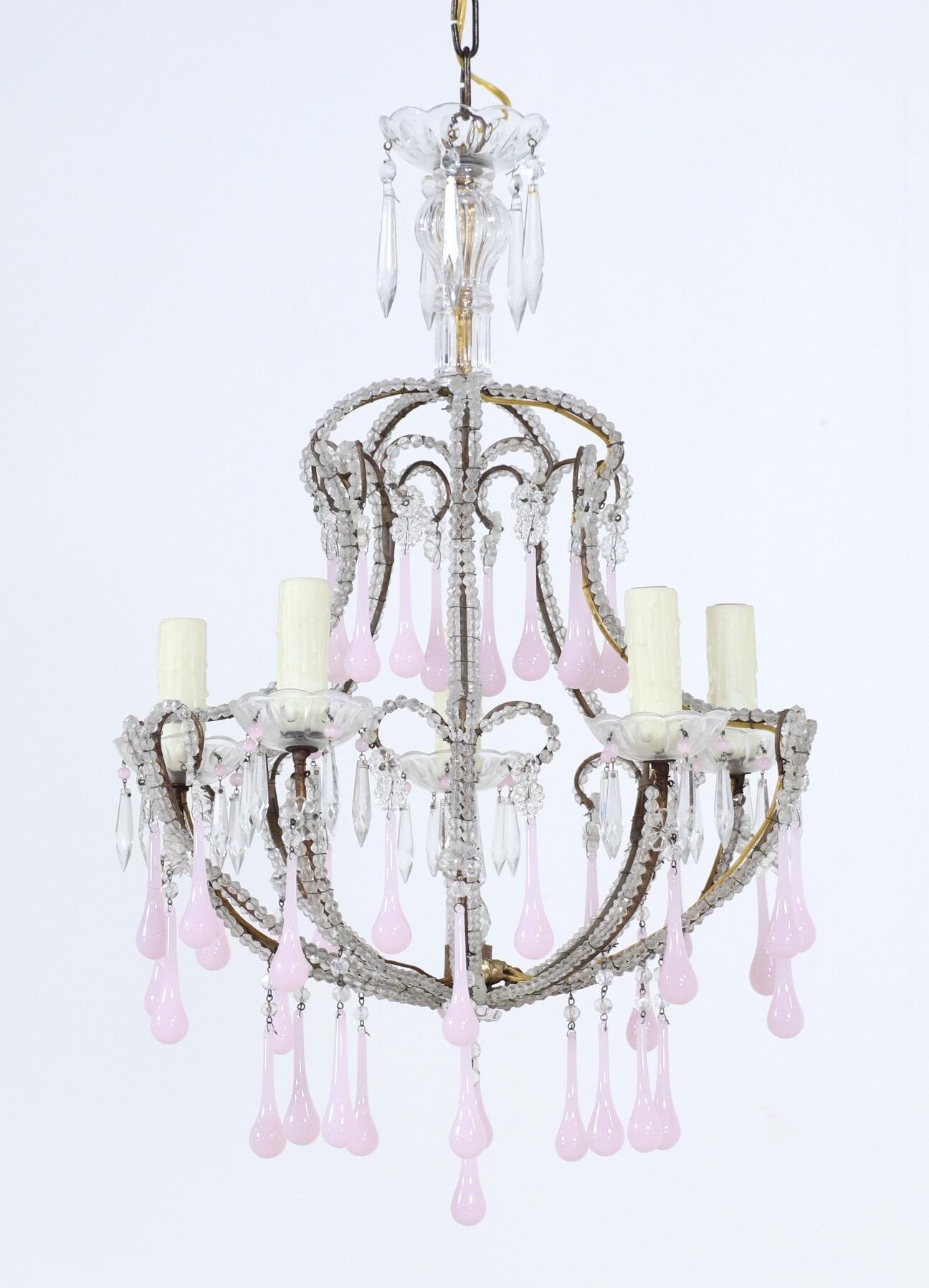 Italienischer italienischer Kristall-Perlen-Kronleuchter aus rosa Opal (Louis XVI.) im Angebot
