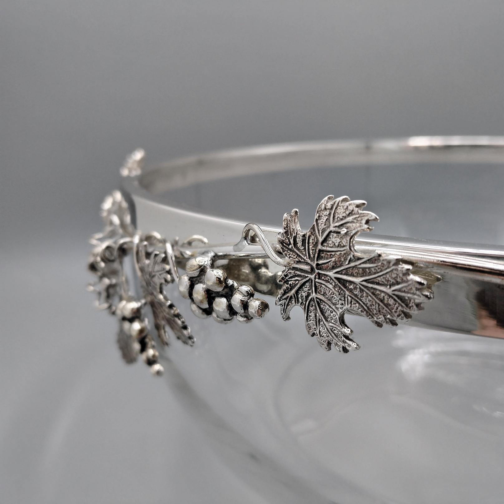 Italienische Kristallschale mit Rand und Dekoration Trauben in 800 Silber im Zustand „Neu“ im Angebot in VALENZA, IT