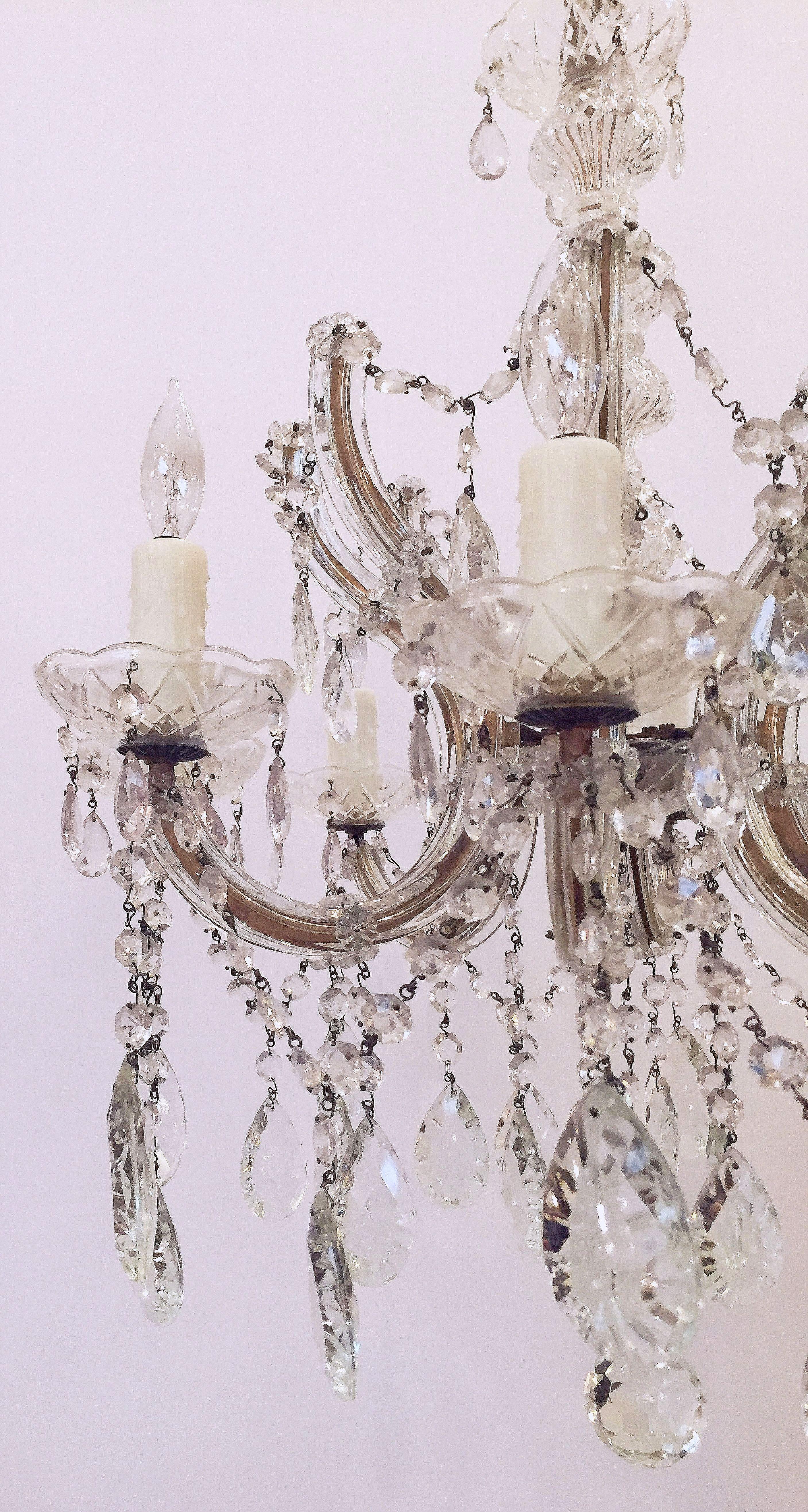 Lustre Marie-Thérèse à huit lumières en cristal en forme de goutte d'eau, Italie en vente 1