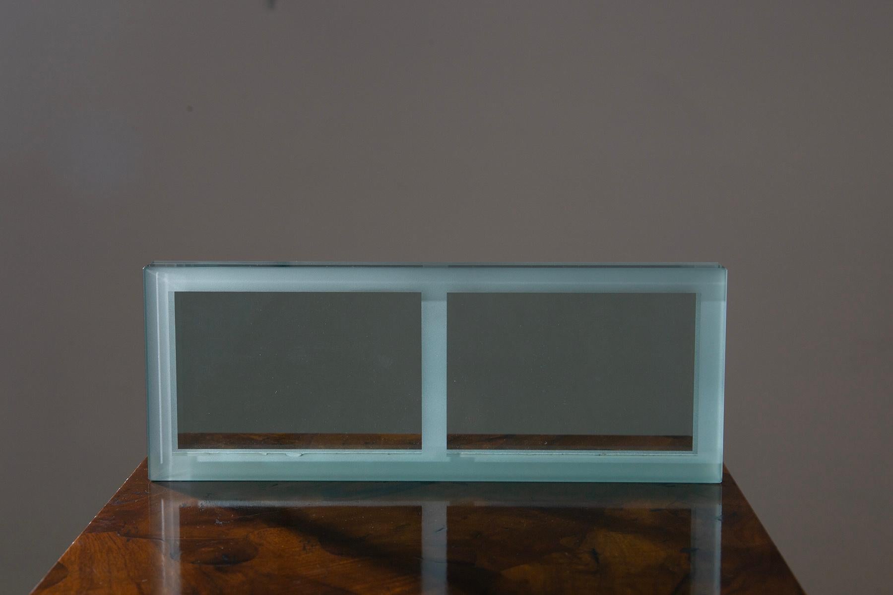 Elegant 1980s Photo Frame by Fontana Arte – Italian Design in Satin-Finished Blue Crystal with Original Box
A refined piece of Italian design history, this elegant photo frame was produced in the 1980s by Fontana Arte, one of Italy’s most iconic
