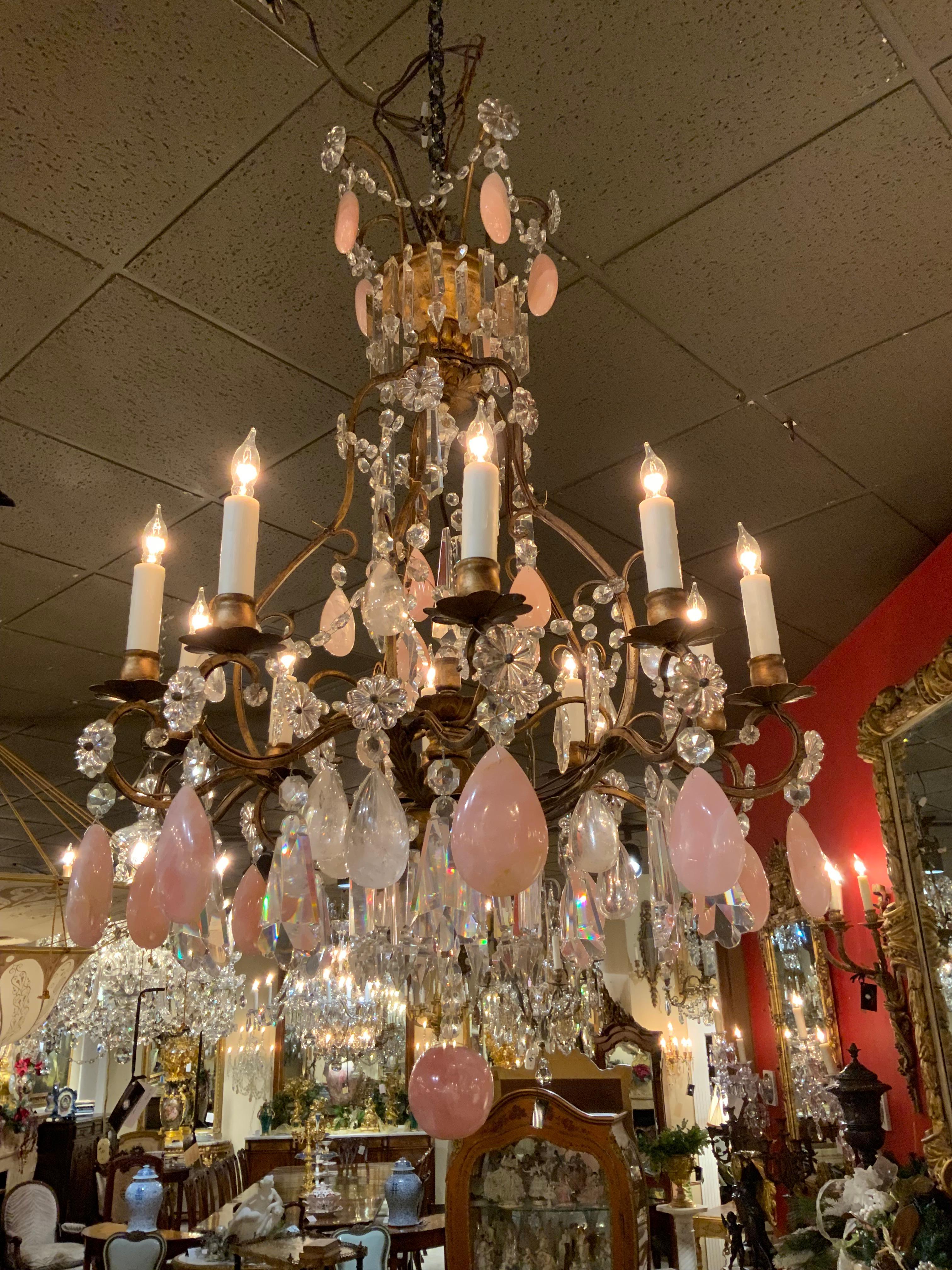 Italiano Lampadario in cristallo italiano, quarzo rosa e cristallo di rocca con 10 luci in vendita