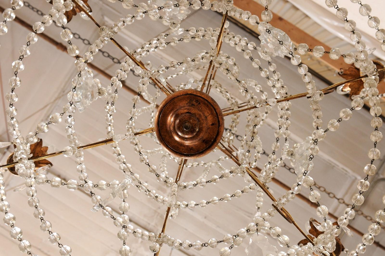 Italienischer Sechs-Licht-Kronleuchter aus Kristall mit vergoldeter Armatur, Mitte 20. 6